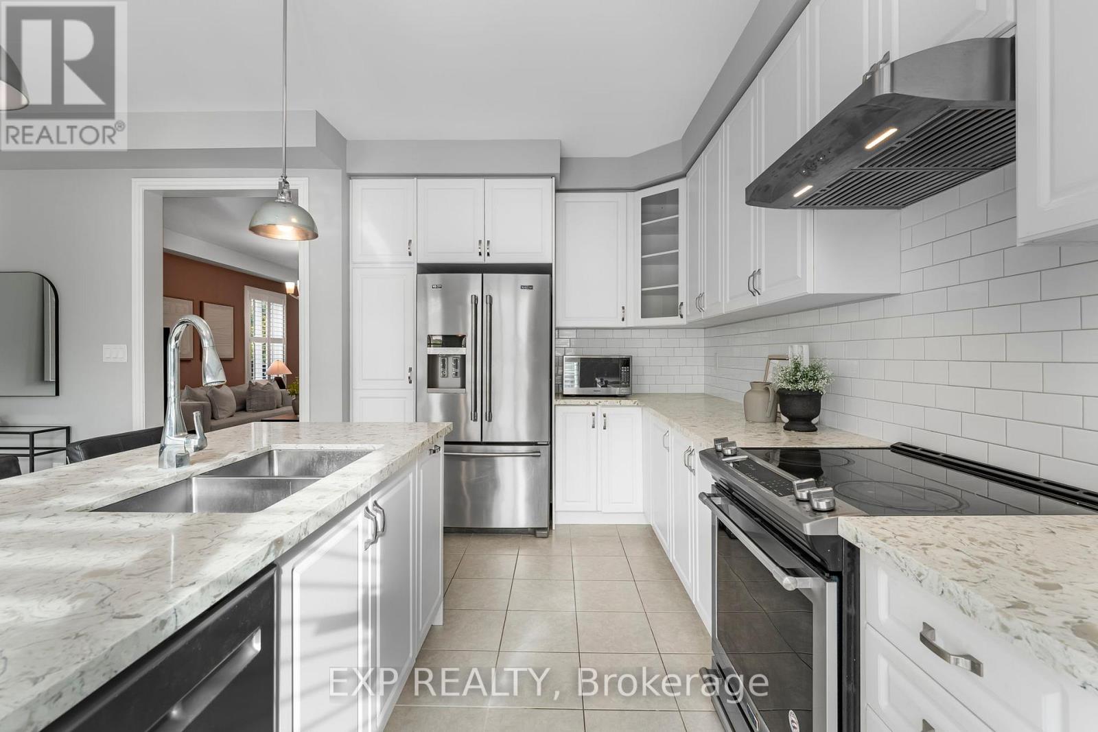 392 Grindstone Trail, Oakville, Ontario  L6H 0S1 - Photo 9 - W12408801