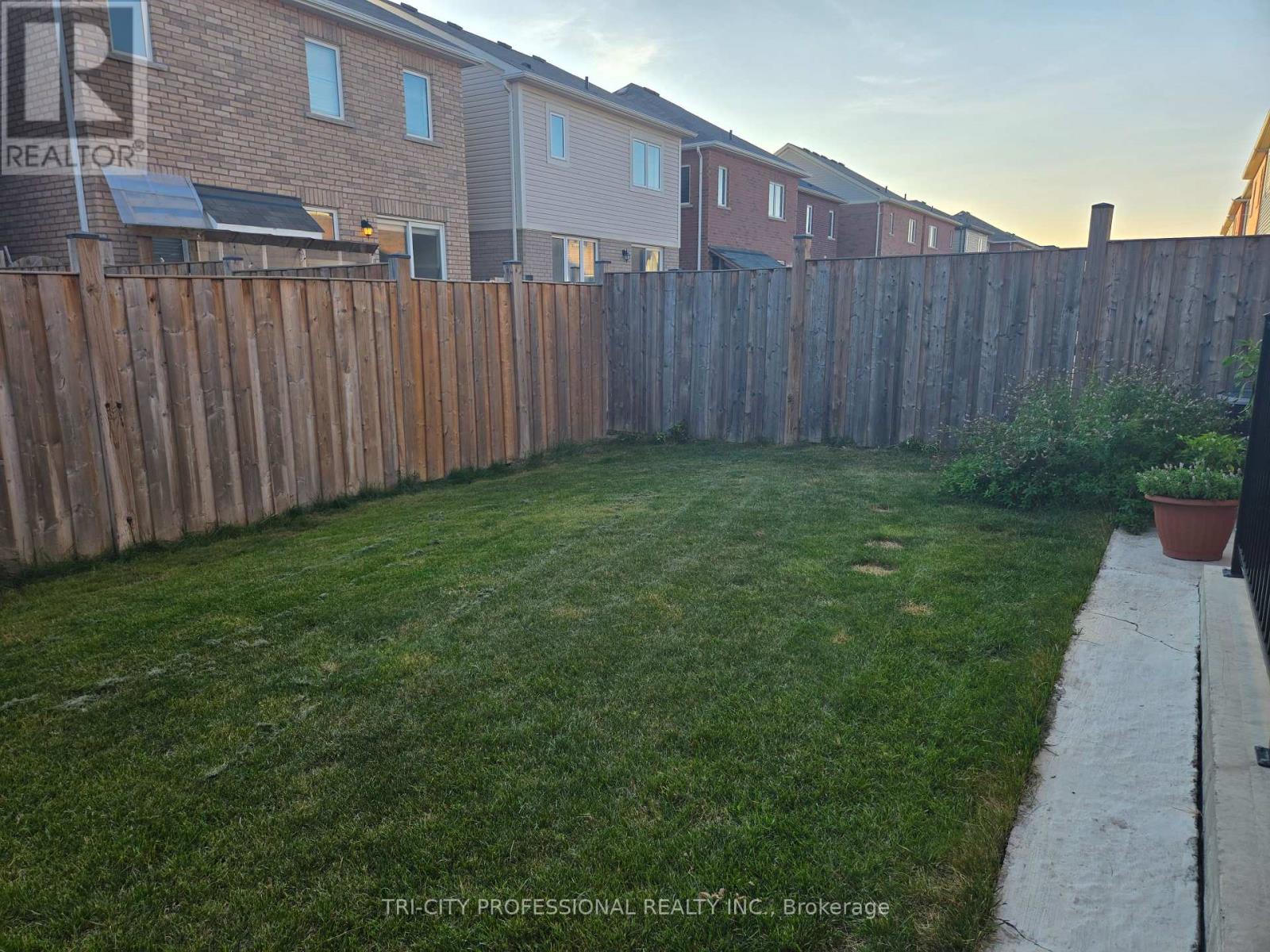 520 Edenbrook Hill Drive, Brampton, Ontario  L7A 4T7 - Photo 6 - W12408810