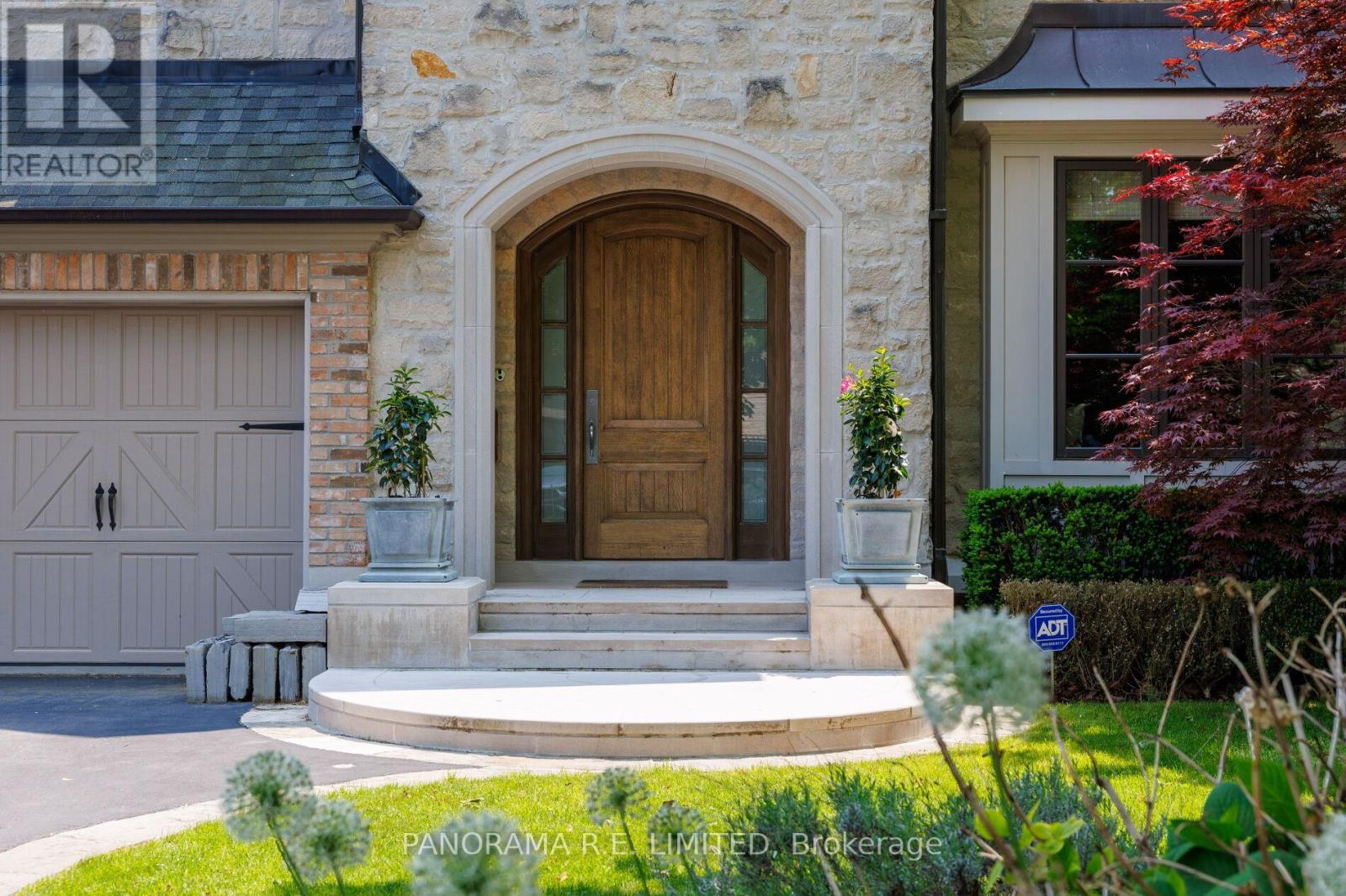 19 Graystone Gardens, Toronto, Ontario  M8Z 3C2 - Photo 6 - W12408881