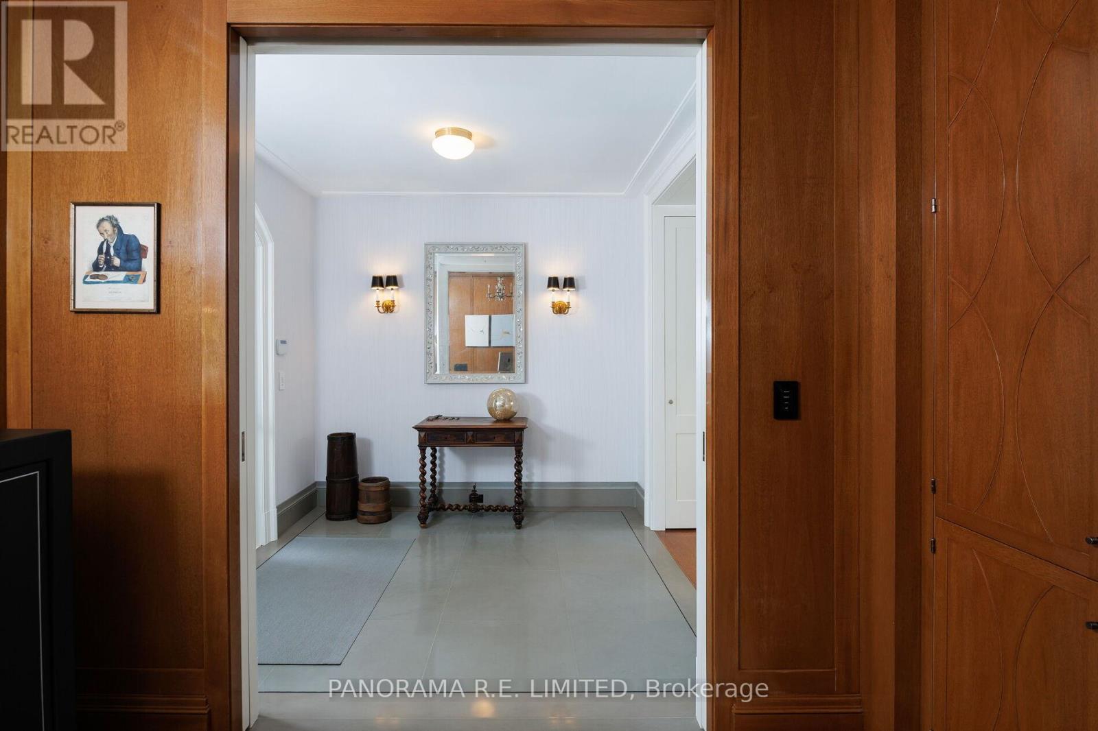 19 Graystone Gardens, Toronto, Ontario  M8Z 3C2 - Photo 8 - W12408881