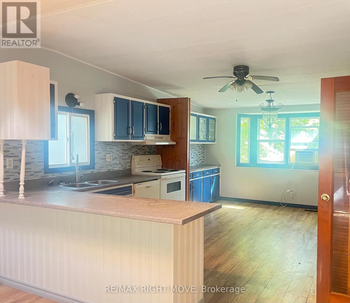 1052 4 Seasons Road, Gravenhurst (Morrison), Ontario  P0E 1N0 - Photo 7 - X12408808