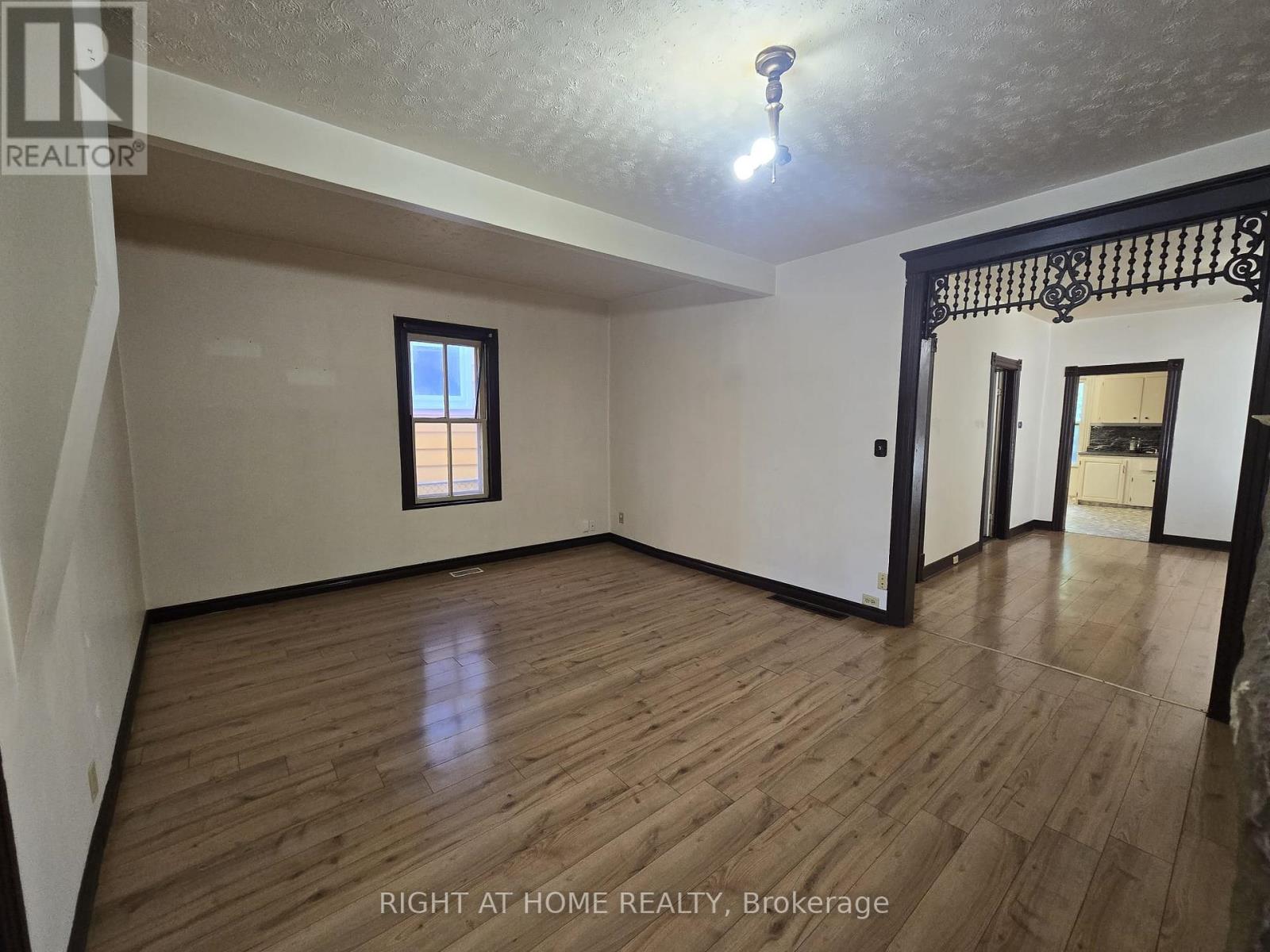 939 Wellington Street, Windsor, Ontario  N9A 5K2 - Photo 13 - X12408846