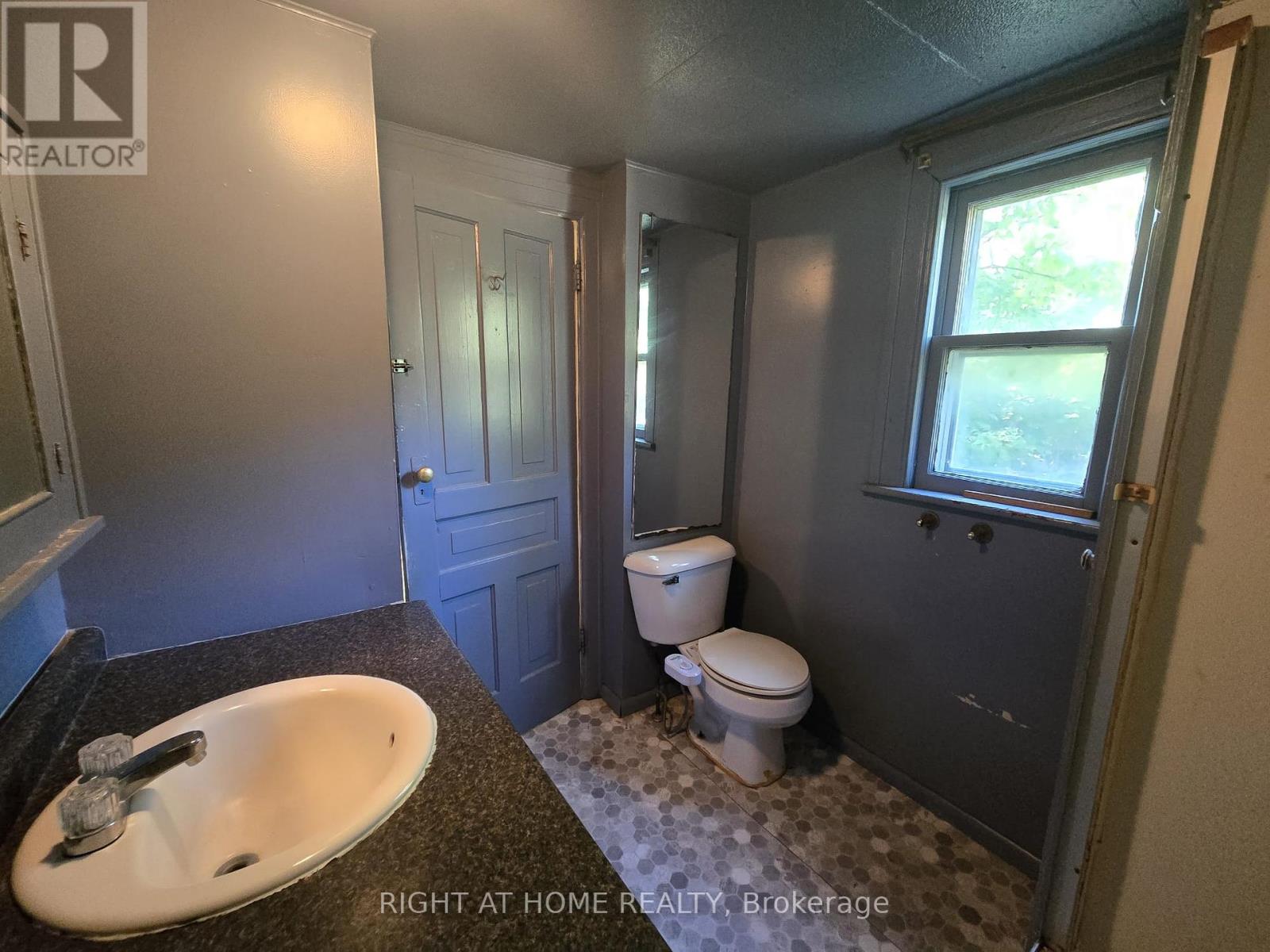 939 Wellington Street, Windsor, Ontario  N9A 5K2 - Photo 16 - X12408846