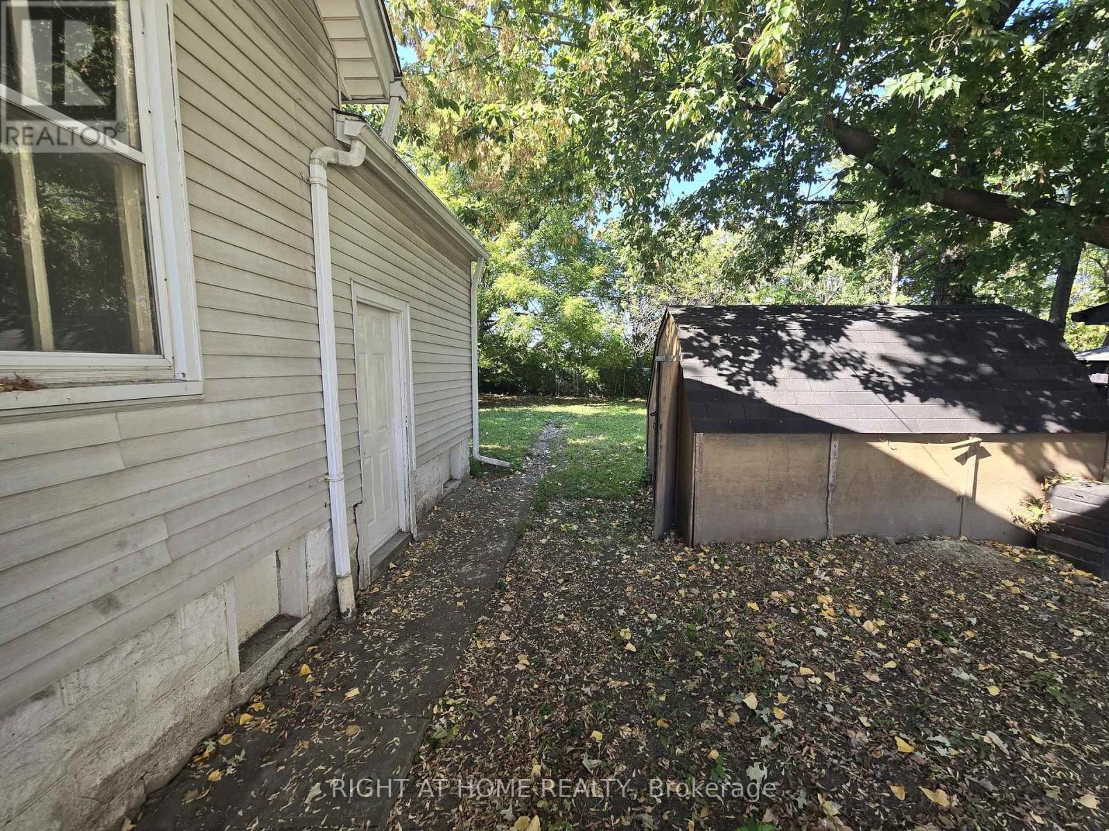 939 Wellington Street, Windsor, Ontario  N9A 5K2 - Photo 19 - X12408846