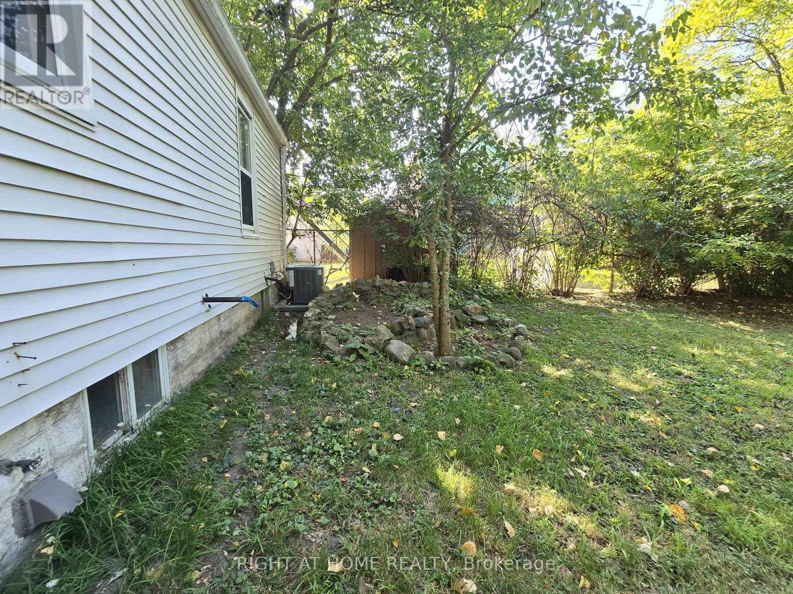 939 Wellington Street, Windsor, Ontario  N9A 5K2 - Photo 2 - X12408846