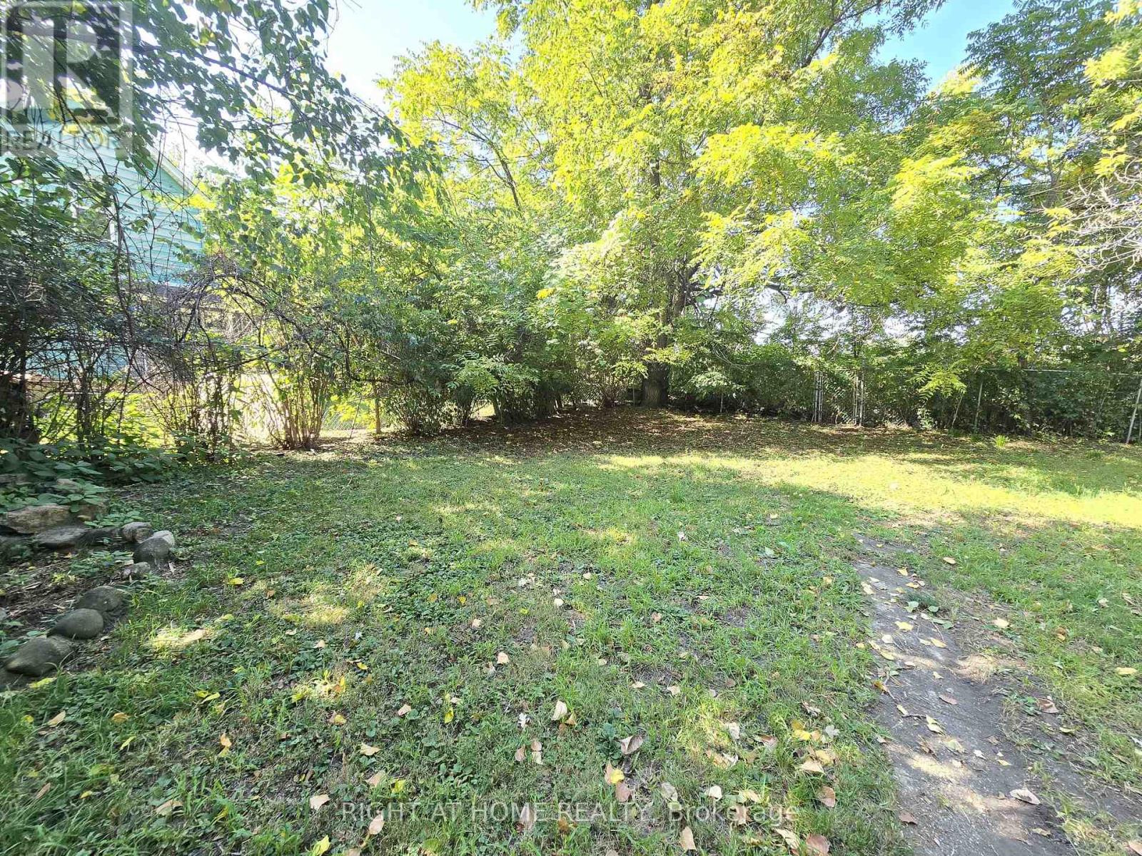 939 Wellington Street, Windsor, Ontario  N9A 5K2 - Photo 3 - X12408846