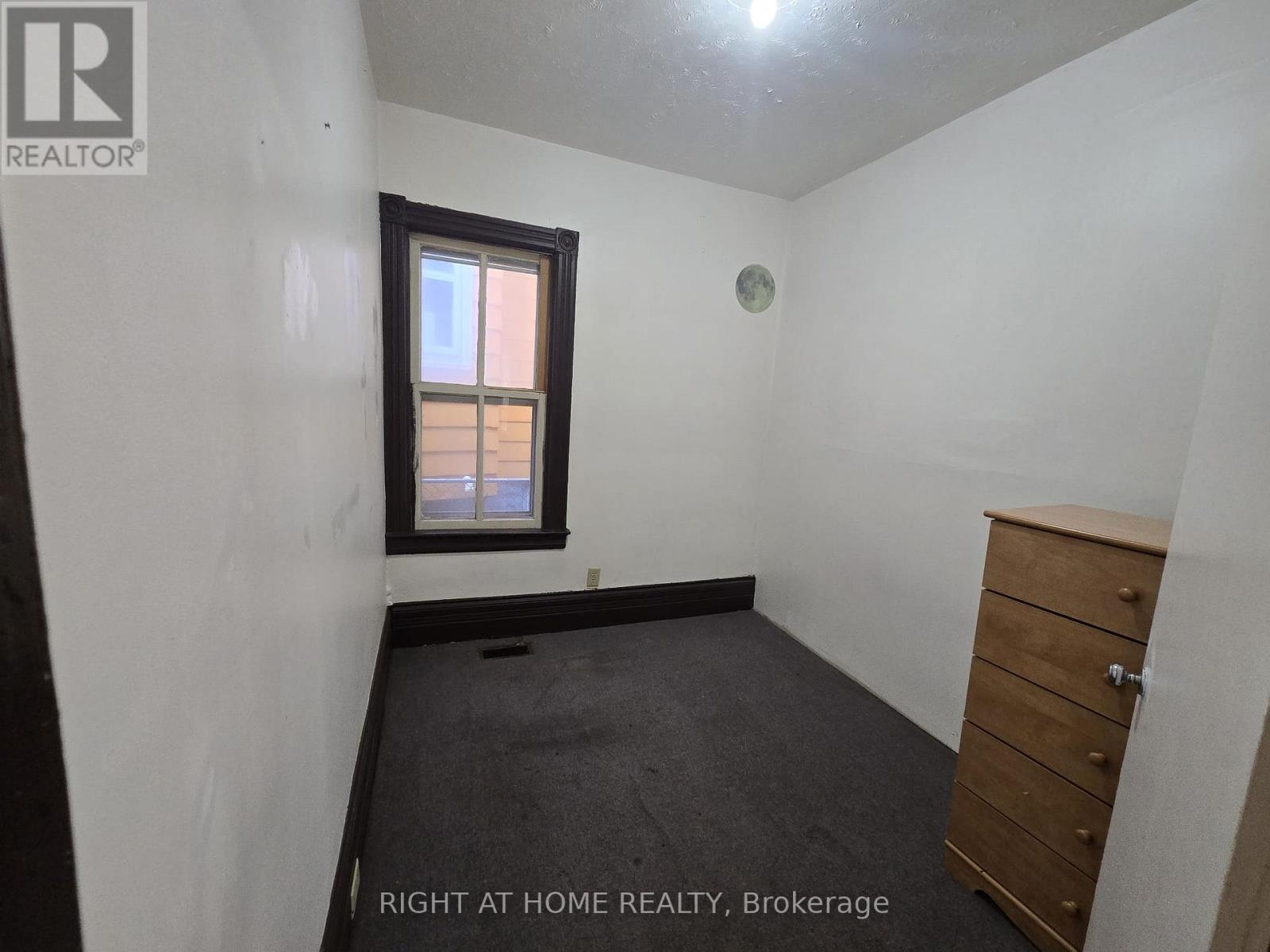939 Wellington Street, Windsor, Ontario  N9A 5K2 - Photo 5 - X12408846
