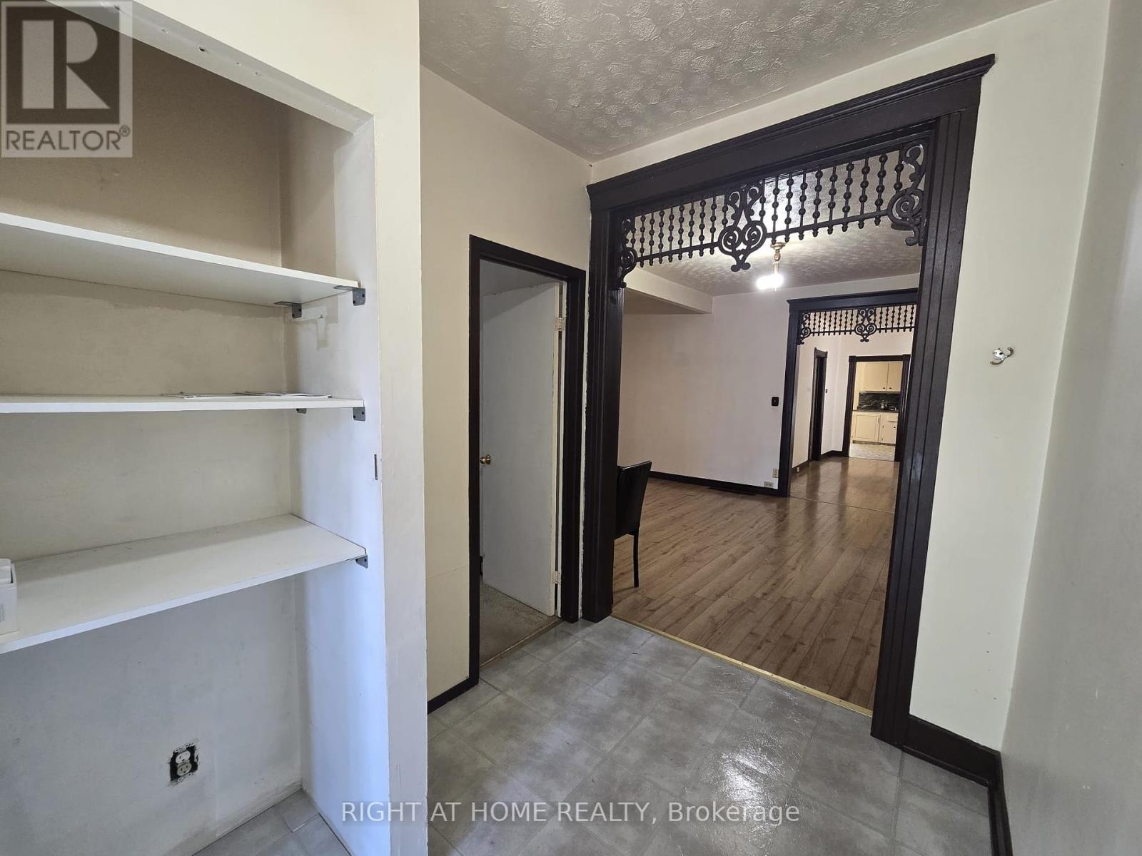 939 Wellington Street, Windsor, Ontario  N9A 5K2 - Photo 9 - X12408846