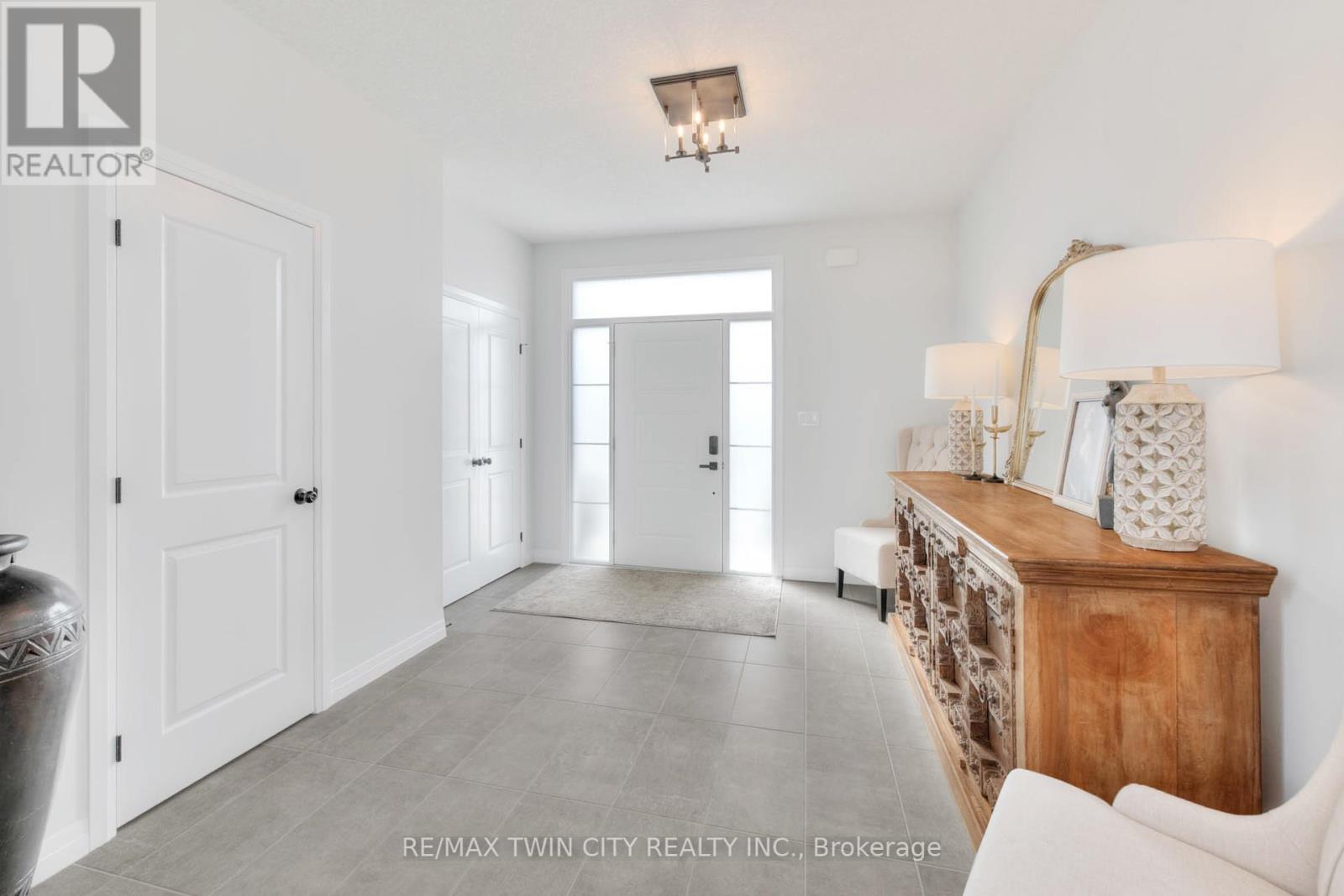 154 Dempsey Drive, Stratford, Ontario  N5A 0R5 - Photo 3 - X12408857