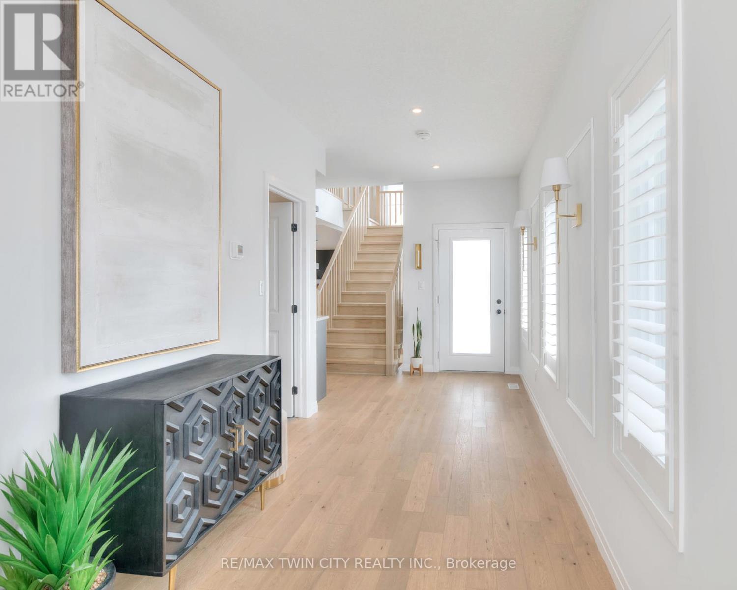 154 Dempsey Drive, Stratford, Ontario  N5A 0R5 - Photo 4 - X12408857