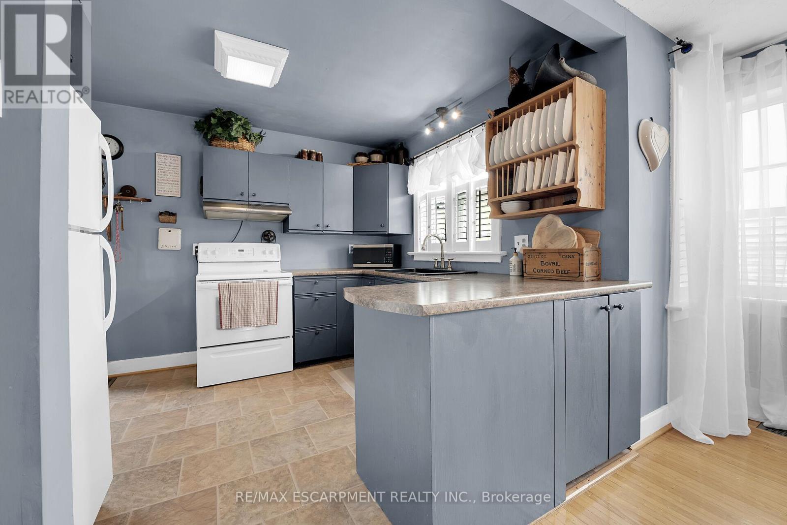 14 Sherring Street N, Haldimand, Ontario  N0A 1H0 - Photo 9 - X12408866