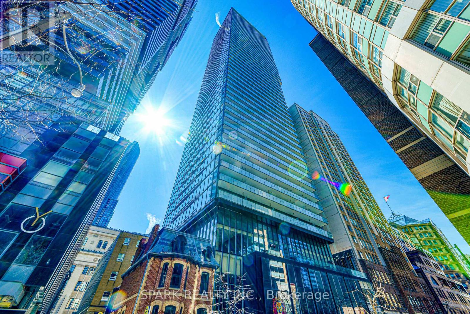2405 - 15 GRENVILLE STREET, Toronto, Ontario