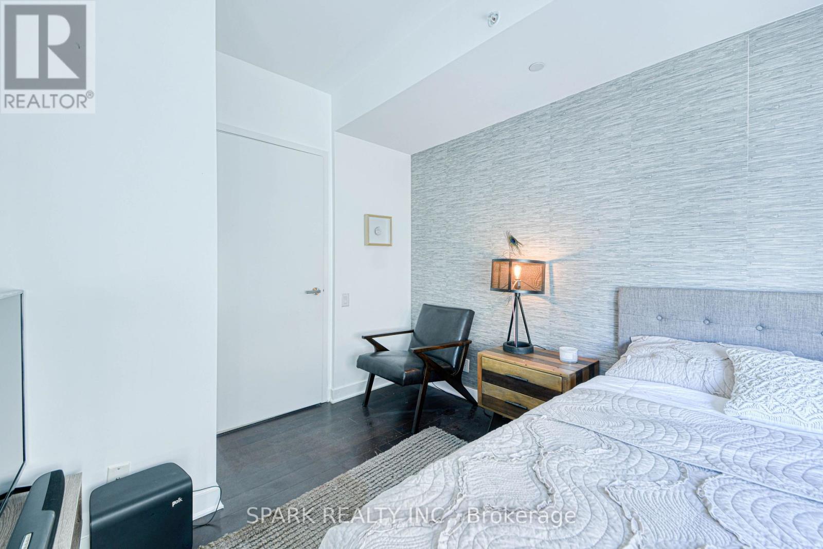 2405 - 15 Grenville Street, Toronto, Ontario  M4Y 1A1 - Photo 16 - C12408923