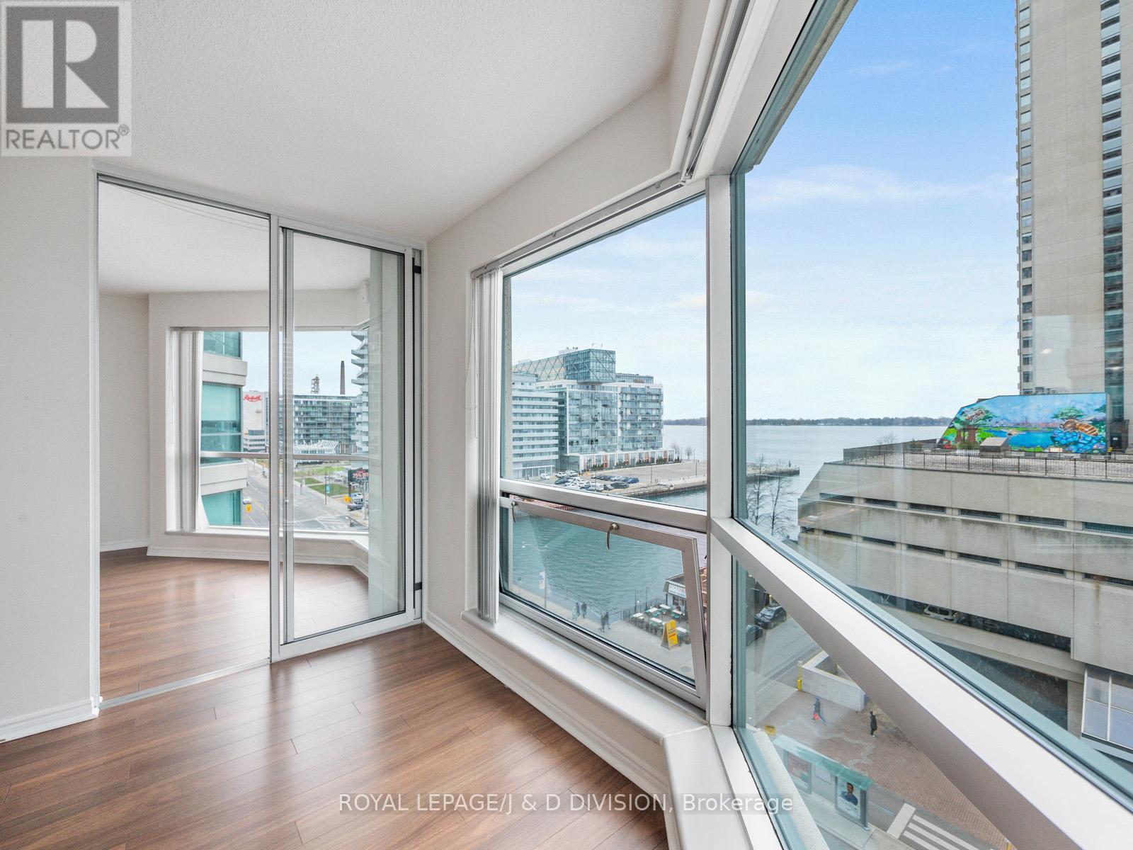 706 - 10 Queens Quay W, Toronto, Ontario  M5J 2R9 - Photo 18 - C12409062