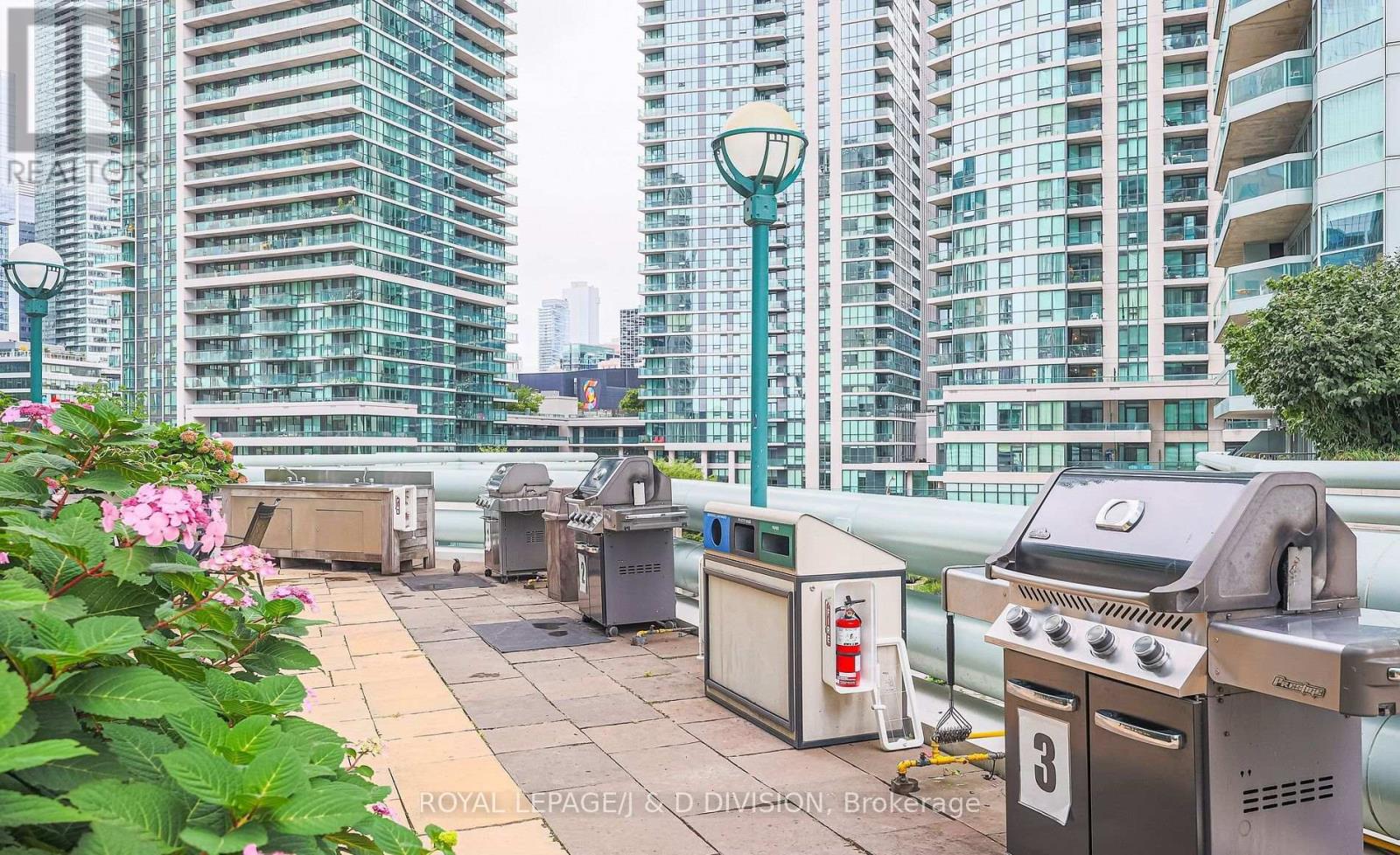 706 - 10 Queens Quay W, Toronto, Ontario  M5J 2R9 - Photo 37 - C12409062