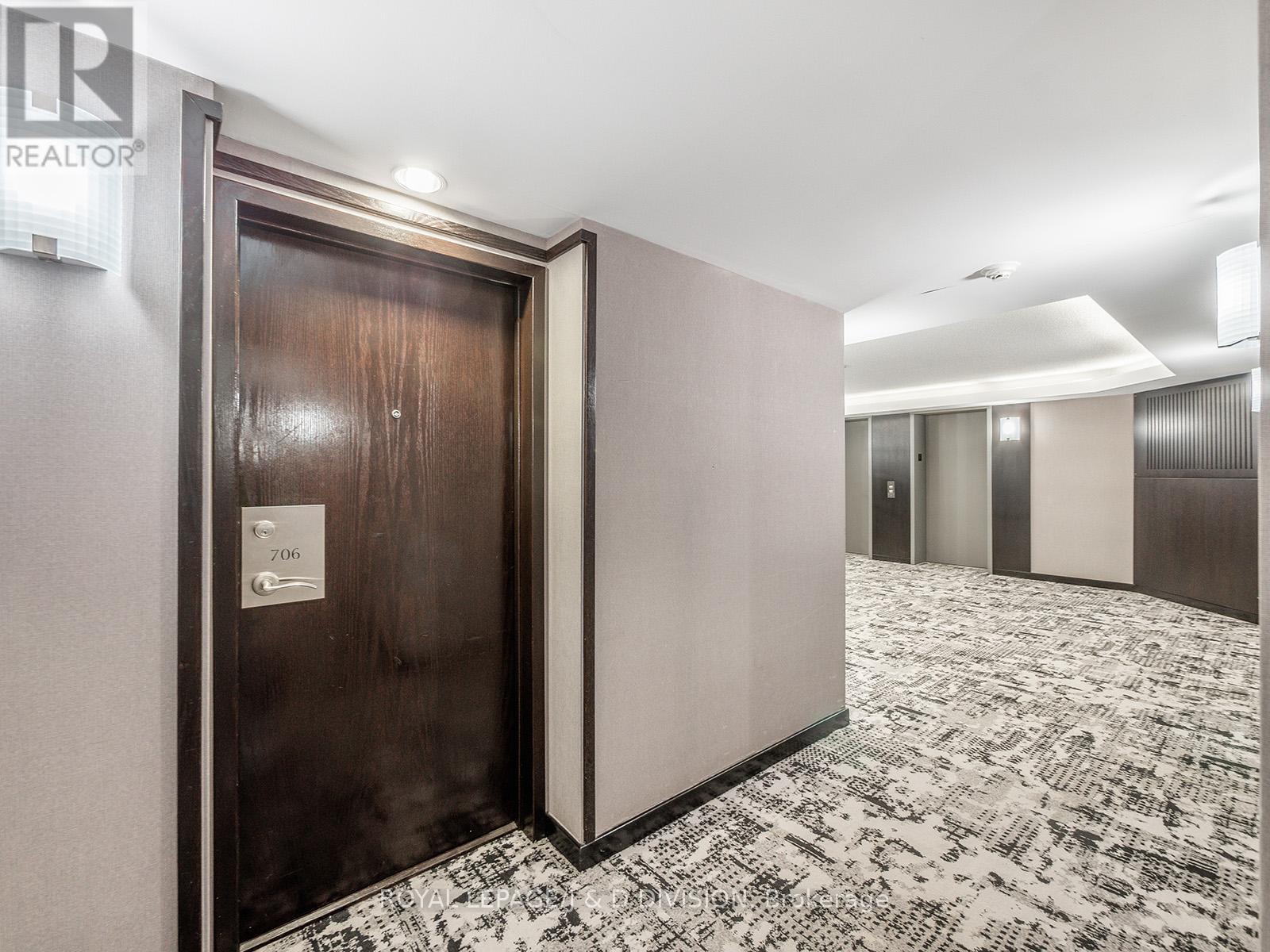 706 - 10 Queens Quay W, Toronto, Ontario  M5J 2R9 - Photo 4 - C12409062