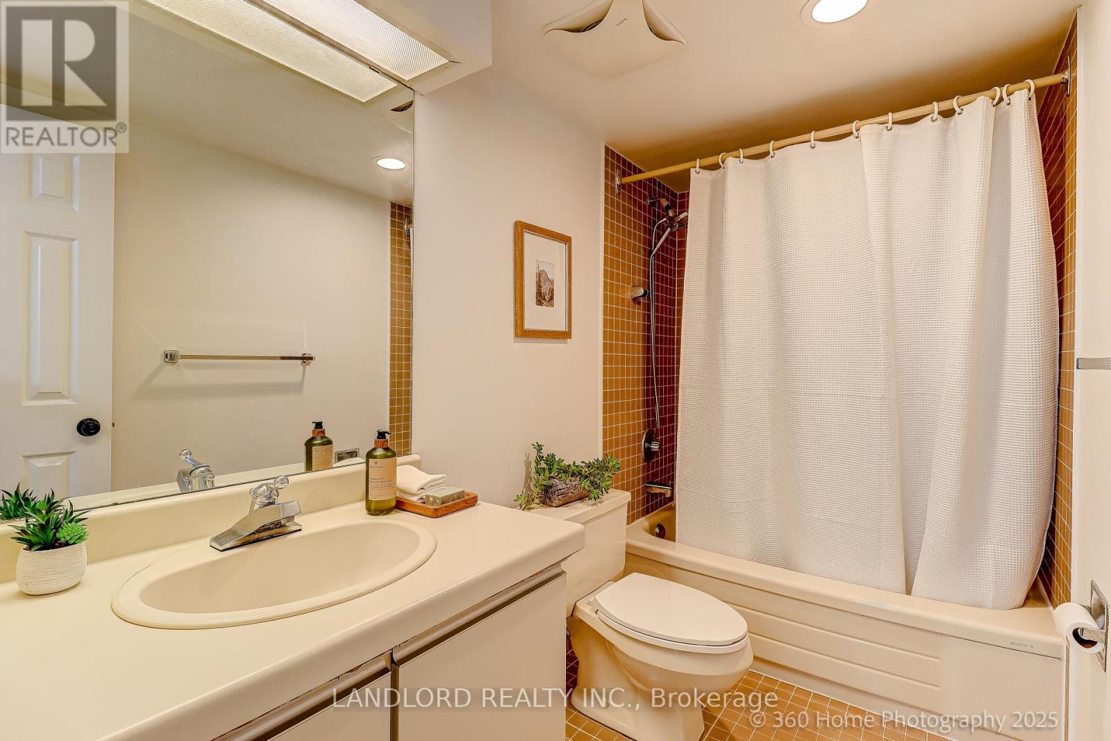 207 - 360 Bloor Street E, Toronto, Ontario  M4W 3M3 - Photo 17 - C12409135