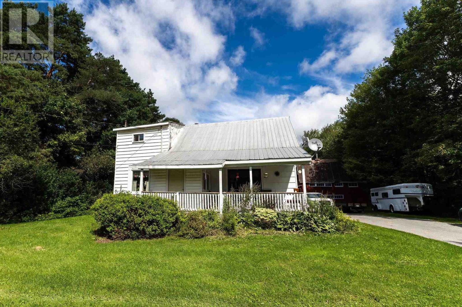 2108 Second Lin W, Sault Ste. Marie, Ontario  P6A 6K4 - Photo 1 - SM252429