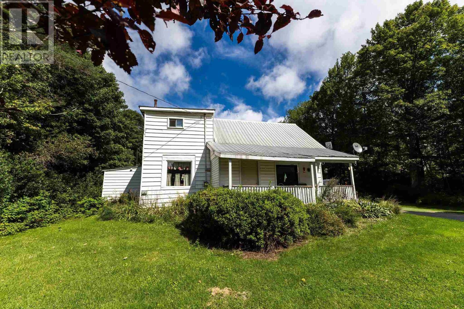 2108 Second Lin W, Sault Ste. Marie, Ontario  P6A 6K4 - Photo 2 - SM252429
