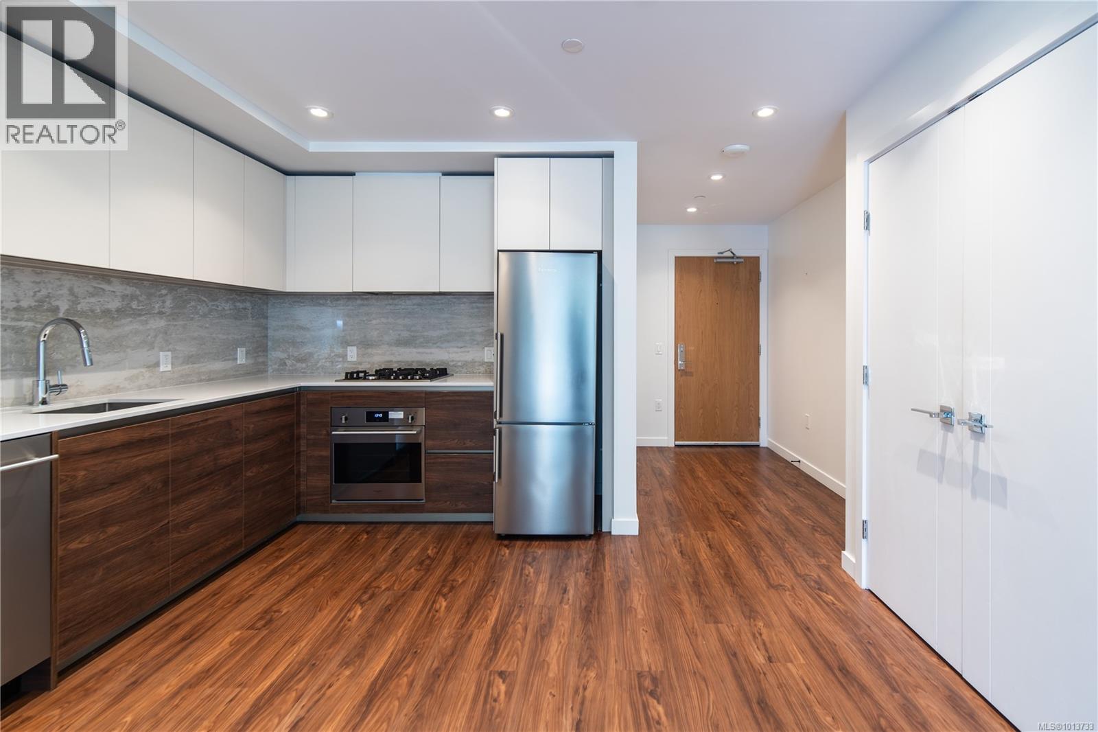 108 369 Tyee Rd, Victoria, British Columbia V9A 0B6 - Photo 5 - 1013733