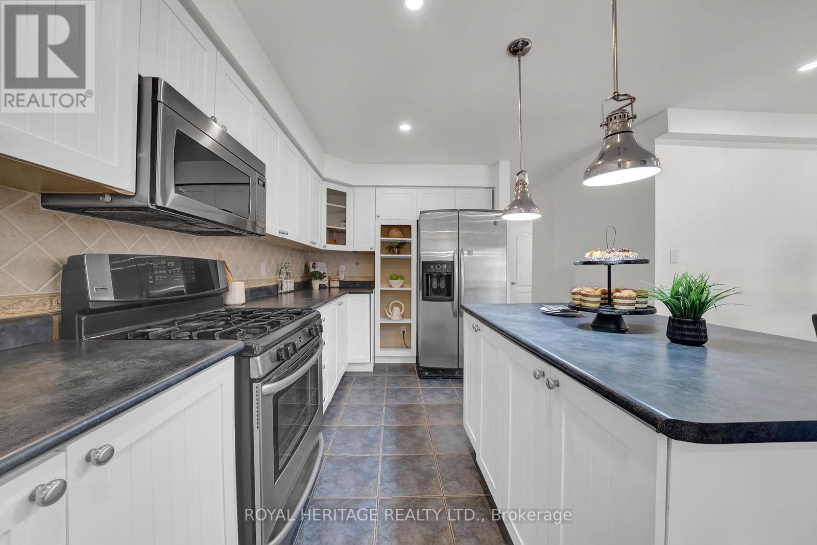 74 Stillwell Lane, Clarington, Ontario  L1B 1R4 - Photo 15 - E12409231