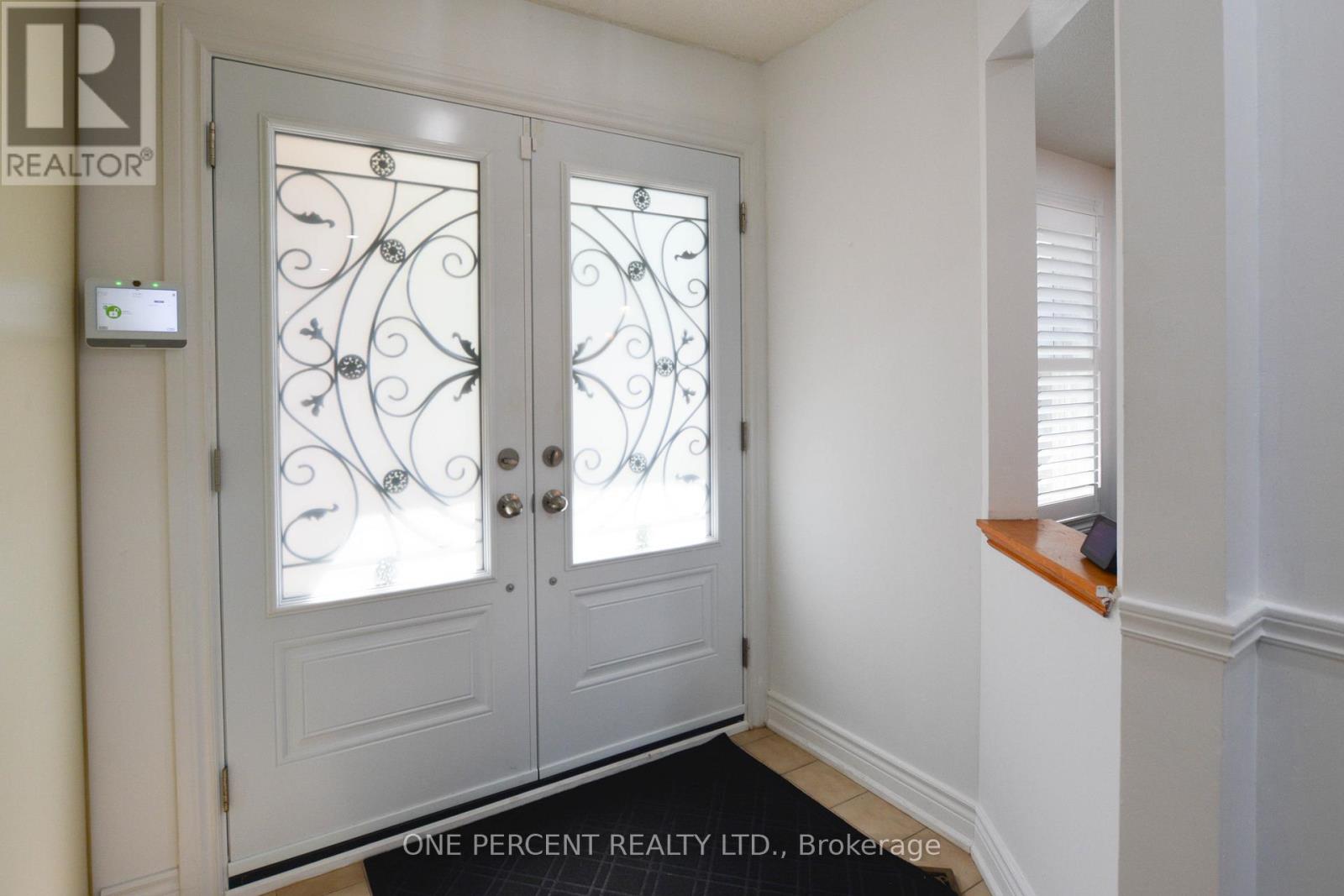 1778 Silverthorn Square, Pickering, Ontario  L1V 5C4 - Photo 4 - E12408948