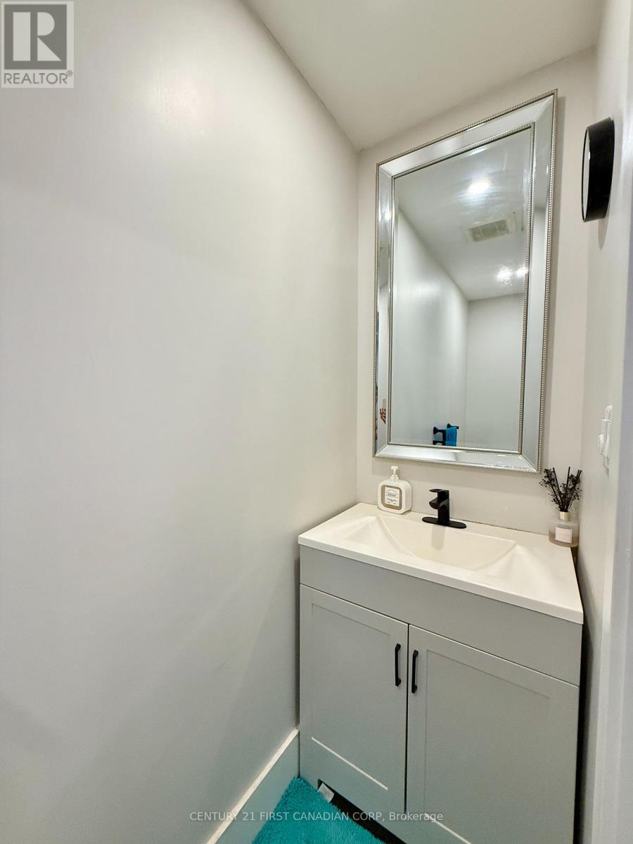 413 Ambleside Drive, London North, Ontario  N6G 4X9 - Photo 14 - X12409246