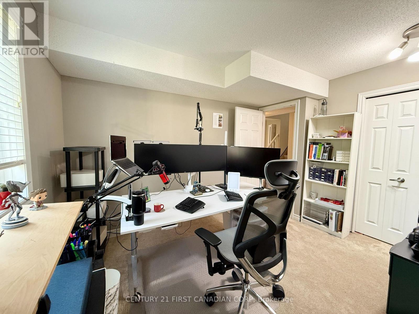 413 Ambleside Drive, London North, Ontario  N6G 4X9 - Photo 17 - X12409246