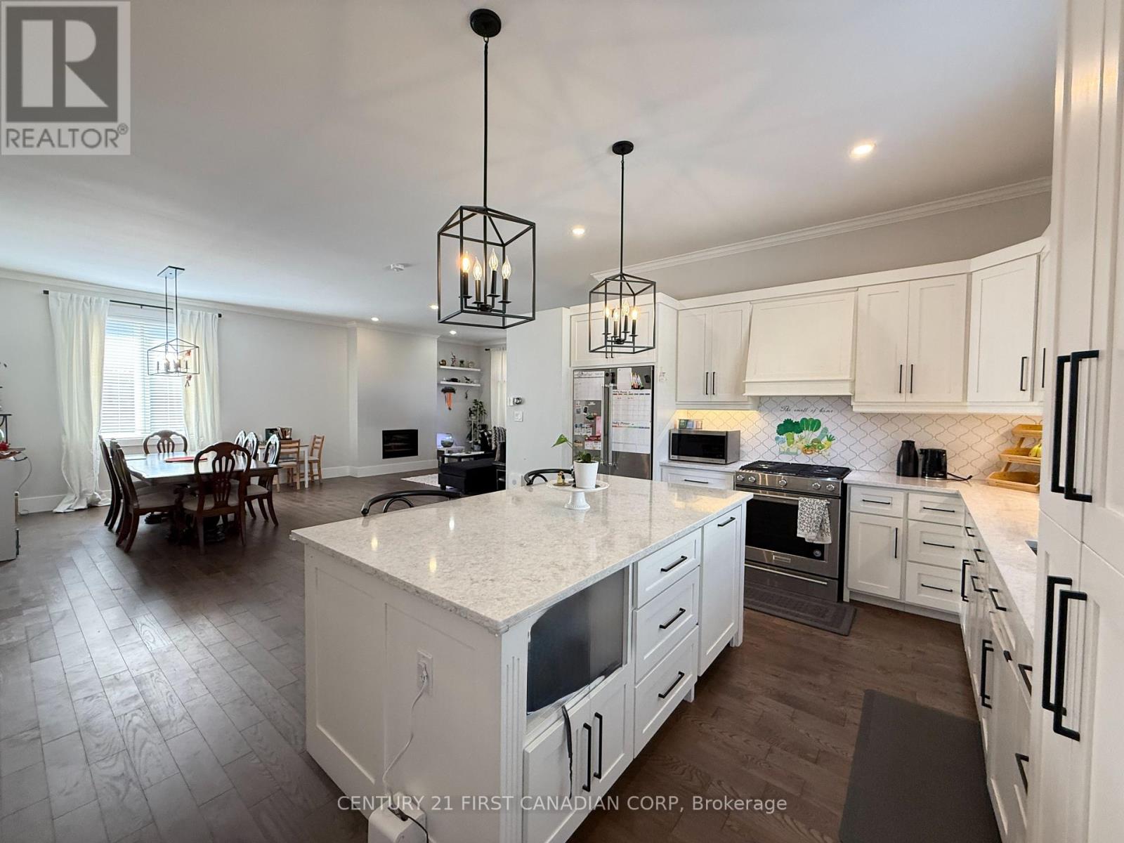 413 Ambleside Drive, London North, Ontario  N6G 4X9 - Photo 2 - X12409246