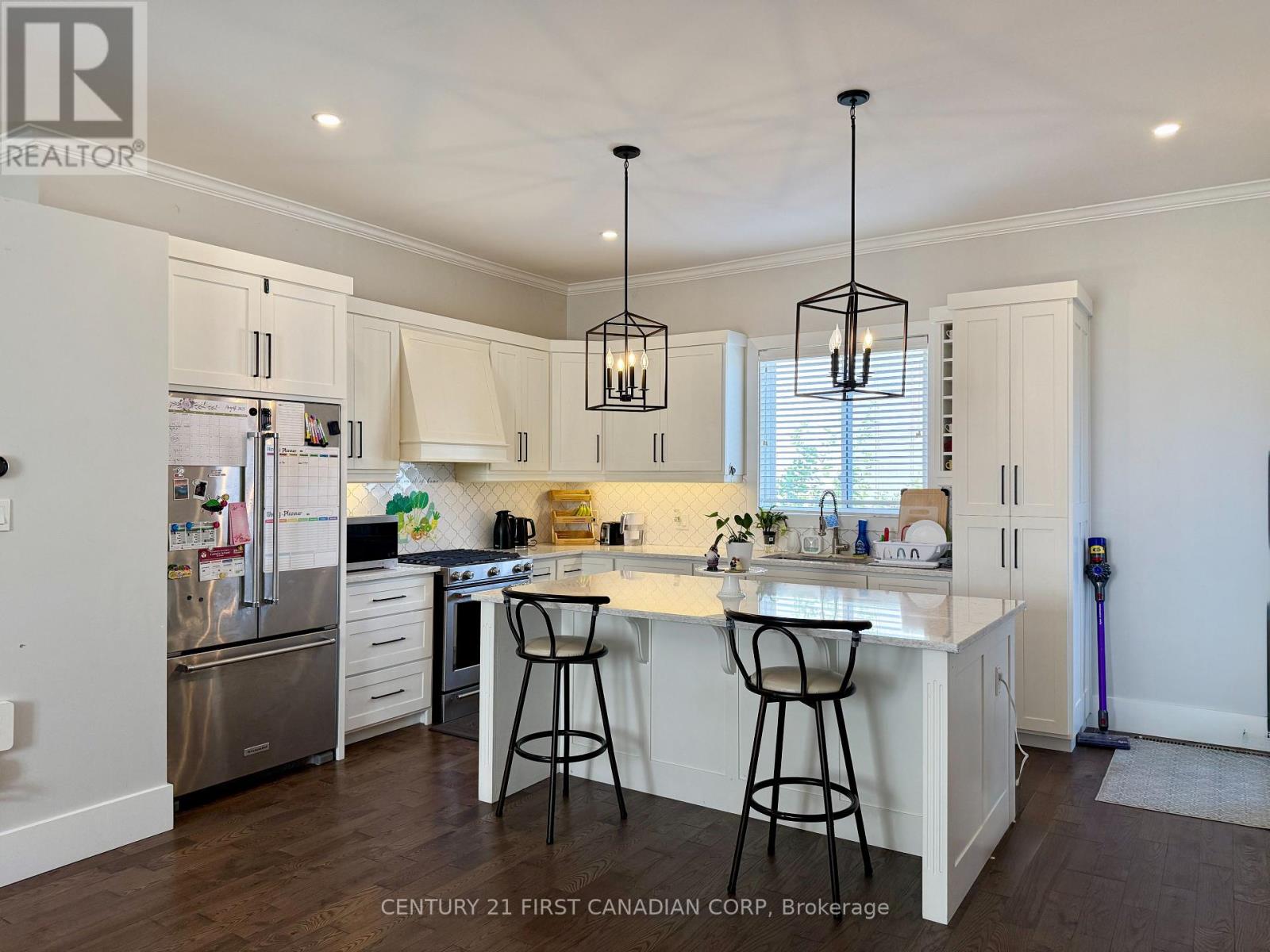 413 Ambleside Drive, London North, Ontario  N6G 4X9 - Photo 4 - X12409246