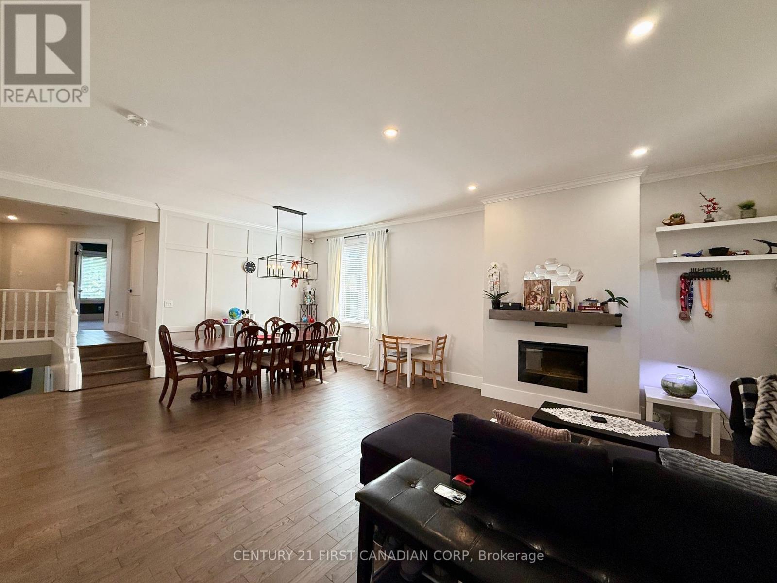 413 Ambleside Drive, London North, Ontario  N6G 4X9 - Photo 5 - X12409246