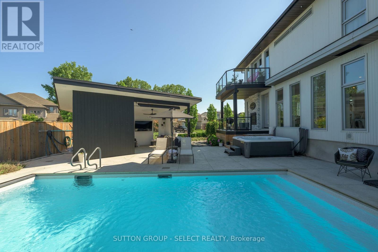 7 Valleyview Crescent, Middlesex Centre, Ontario  N0L 1R0 - Photo 14 - X12409259