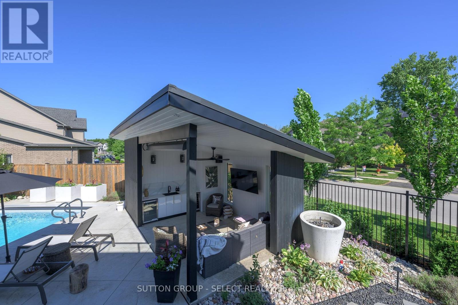 7 Valleyview Crescent, Middlesex Centre, Ontario  N0L 1R0 - Photo 15 - X12409259