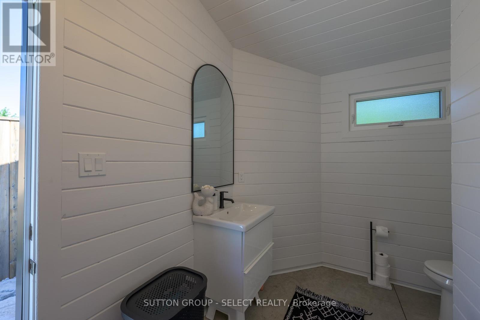 7 Valleyview Crescent, Middlesex Centre, Ontario  N0L 1R0 - Photo 17 - X12409259
