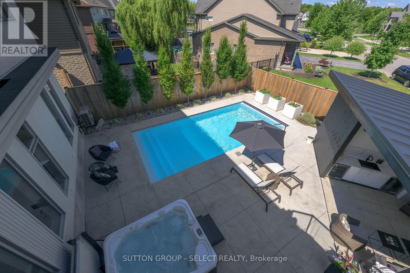 7 Valleyview Crescent, Middlesex Centre, Ontario  N0L 1R0 - Photo 3 - X12409259