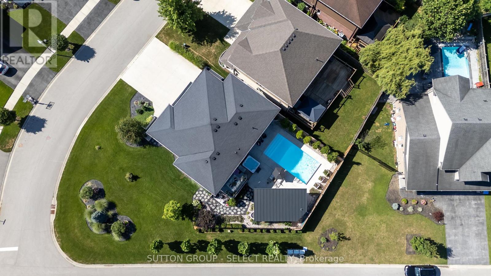 7 Valleyview Crescent, Middlesex Centre, Ontario  N0L 1R0 - Photo 6 - X12409259