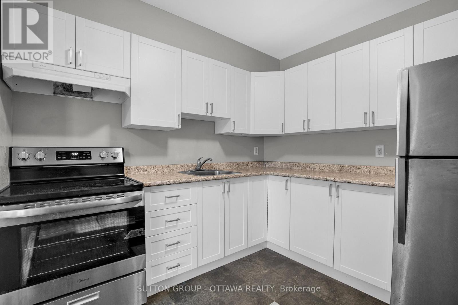 39j - 1958 Jasmine Crescent, Ottawa, Ontario  K1J 7W1 - Photo 11 - X12409167