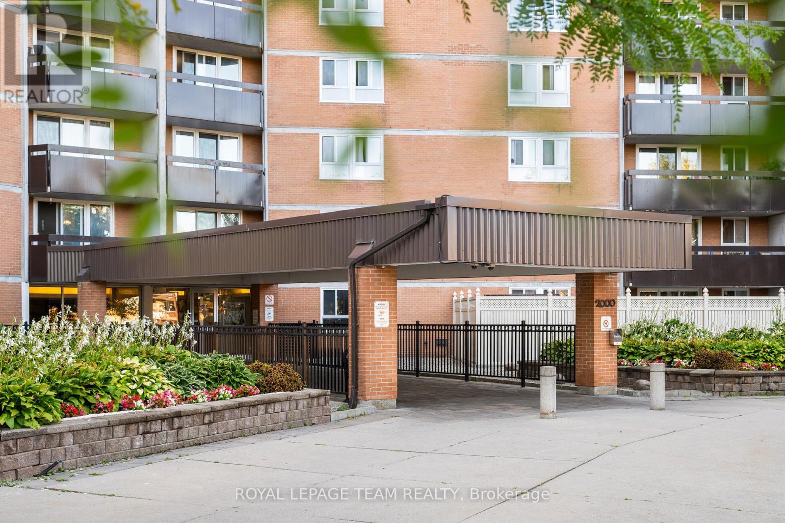 316 - 2000 Jasmine Crescent, Ottawa, Ontario  K1J 8K4 - Photo 2 - X12409214