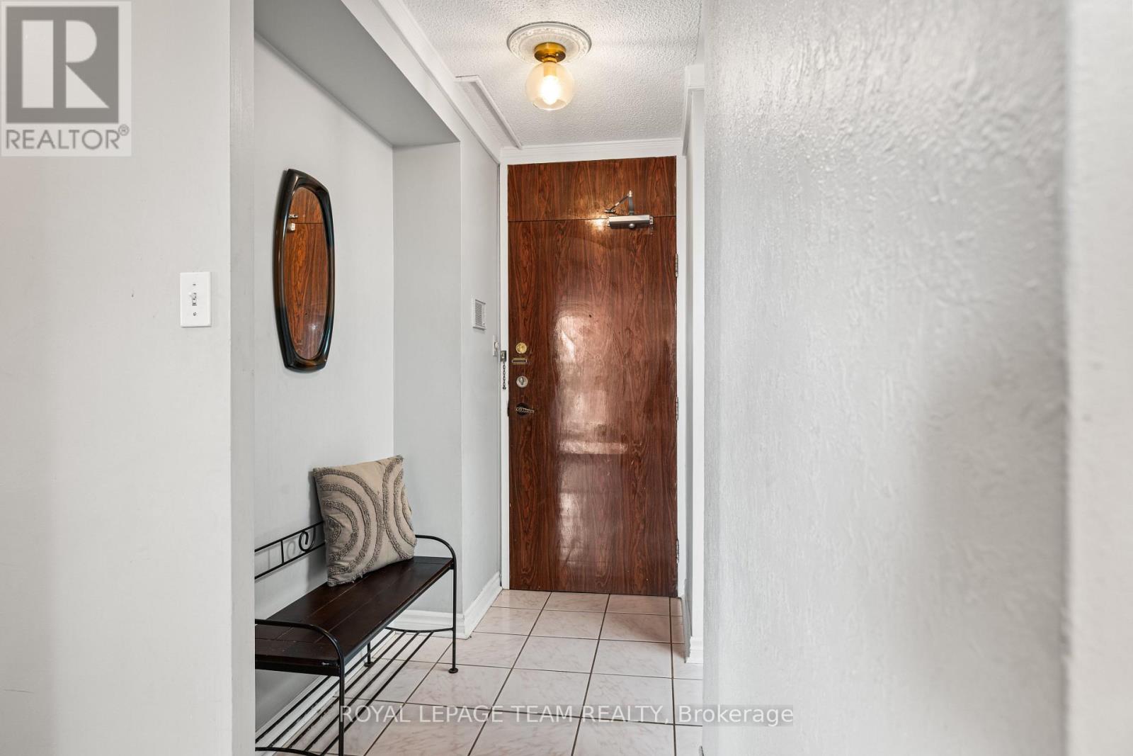 316 - 2000 Jasmine Crescent, Ottawa, Ontario  K1J 8K4 - Photo 3 - X12409214