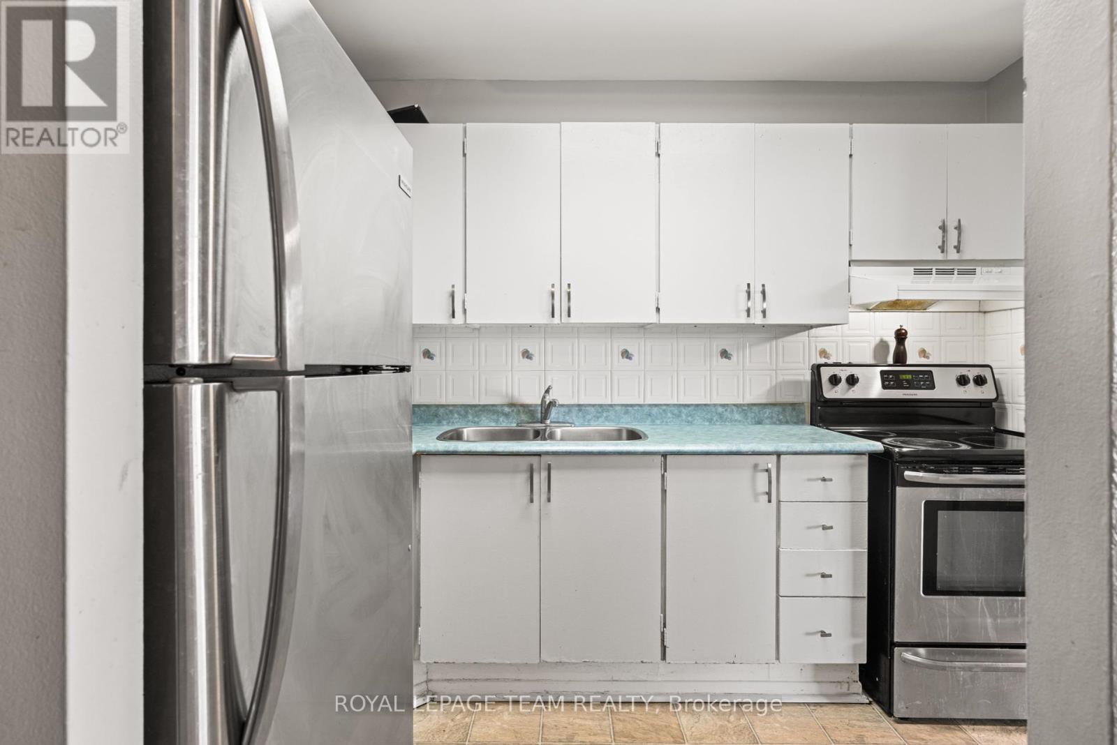 316 - 2000 Jasmine Crescent, Ottawa, Ontario  K1J 8K4 - Photo 6 - X12409214