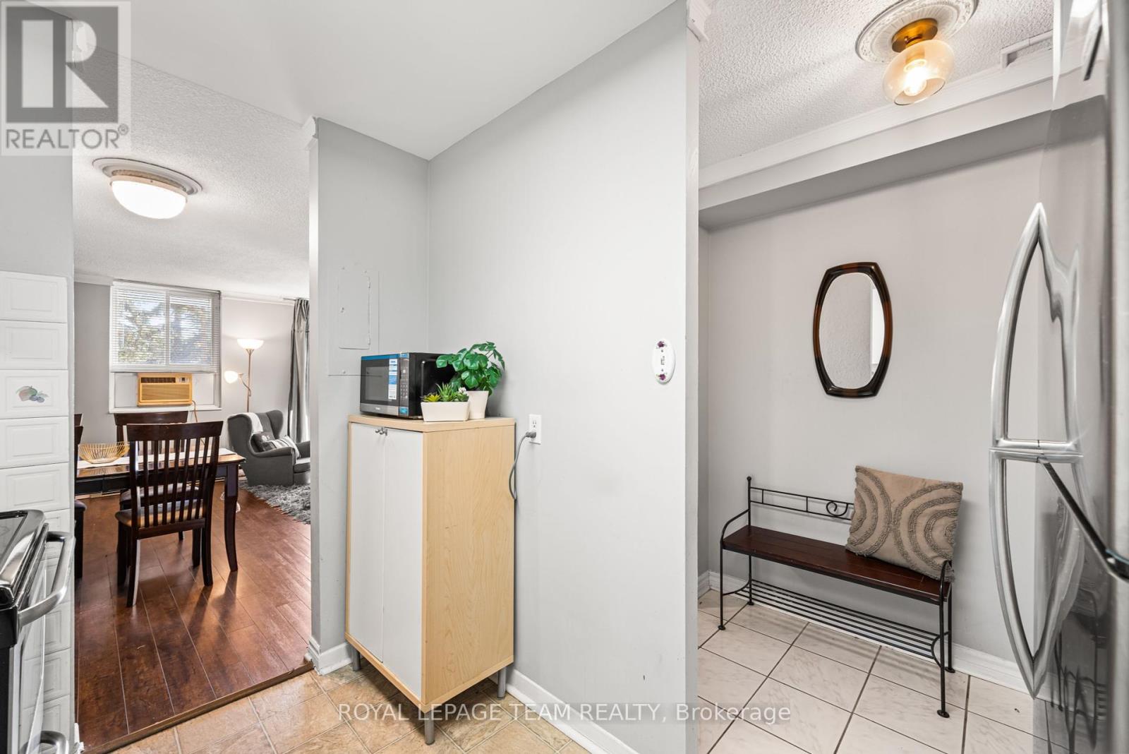 316 - 2000 Jasmine Crescent, Ottawa, Ontario  K1J 8K4 - Photo 7 - X12409214