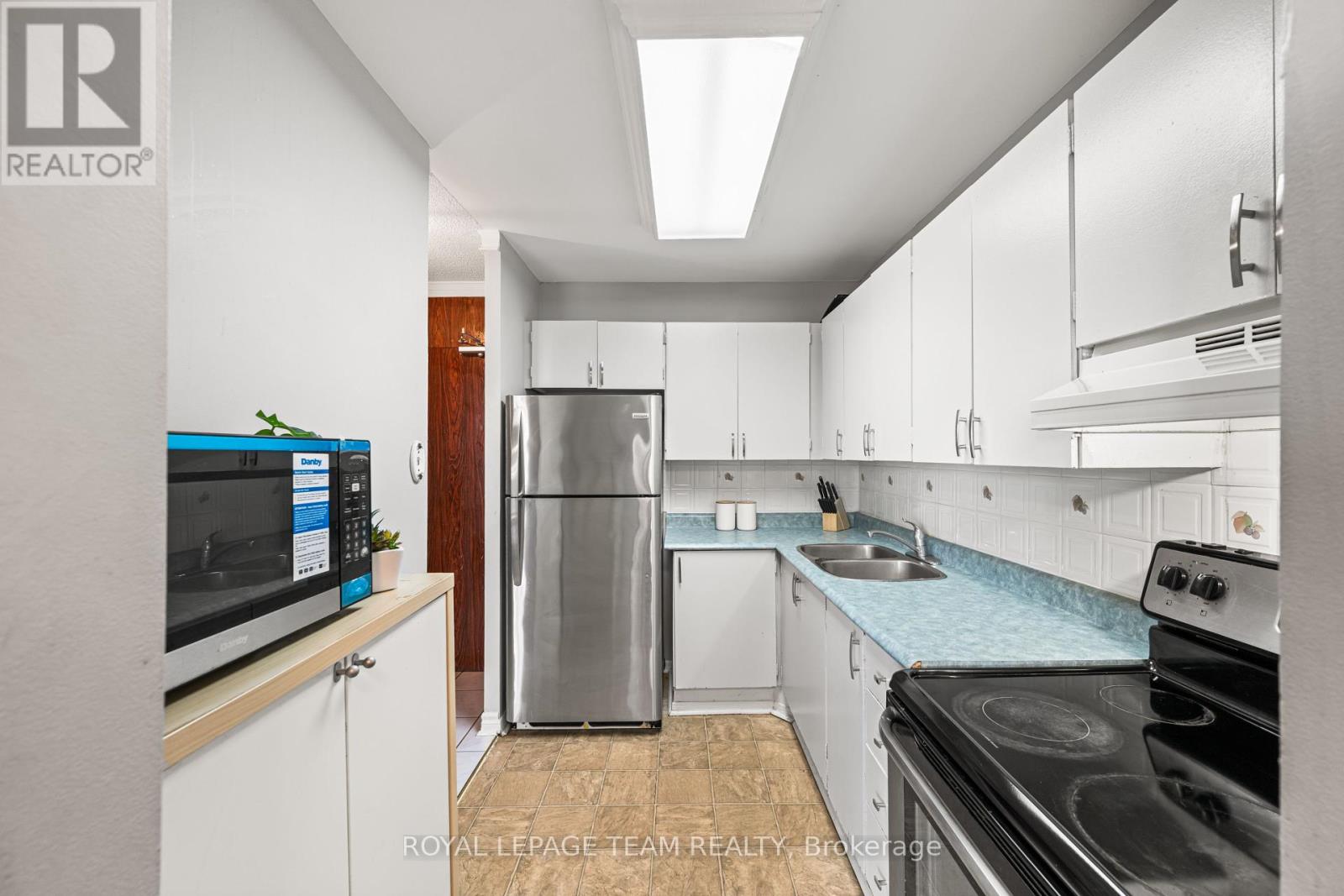 316 - 2000 Jasmine Crescent, Ottawa, Ontario  K1J 8K4 - Photo 8 - X12409214