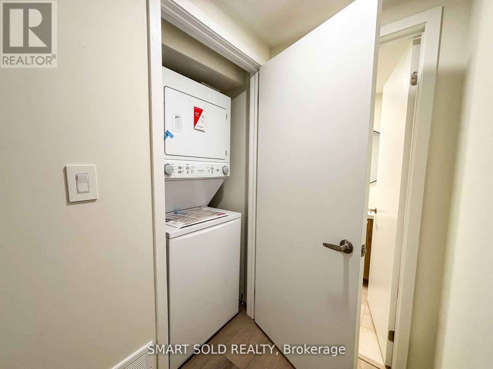 8 Matawin Lane, Richmond Hill, Ontario  L4B 0H8 - Photo 32 - N12408929