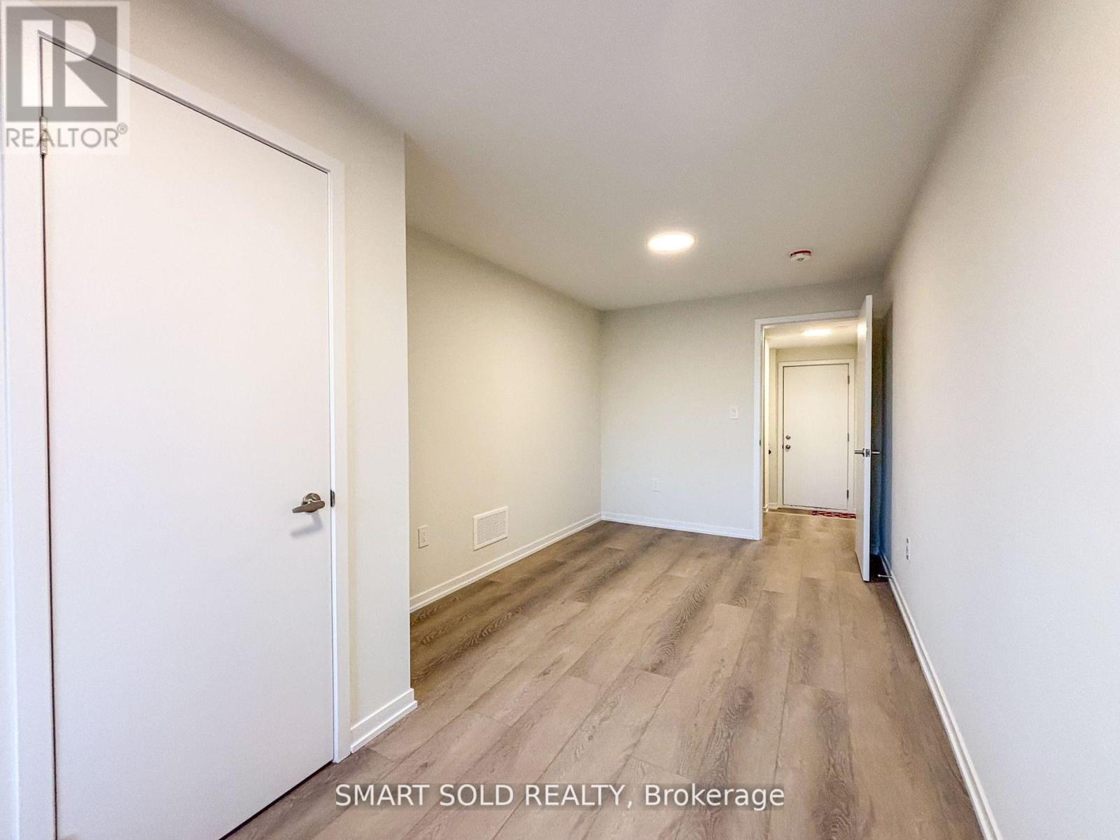 8 Matawin Lane, Richmond Hill, Ontario  L4B 0H8 - Photo 4 - N12408929