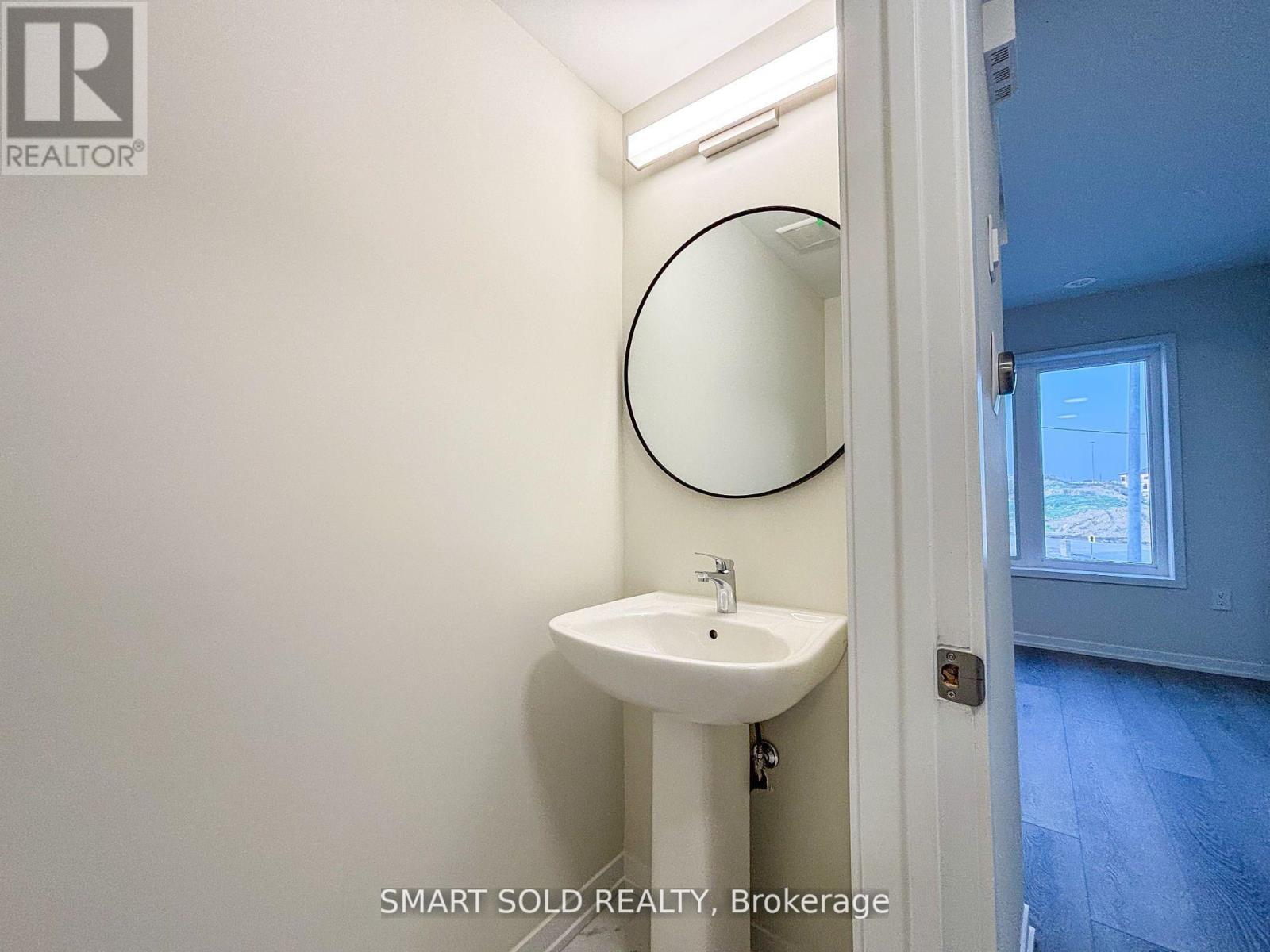 8 Matawin Lane, Richmond Hill, Ontario  L4B 0H8 - Photo 8 - N12408929