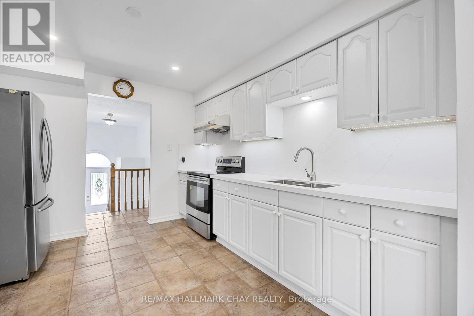 216 Colborne Street, Bradford West Gwillimbury, Ontario  L3Z 2R5 - Photo 6 - N12409003