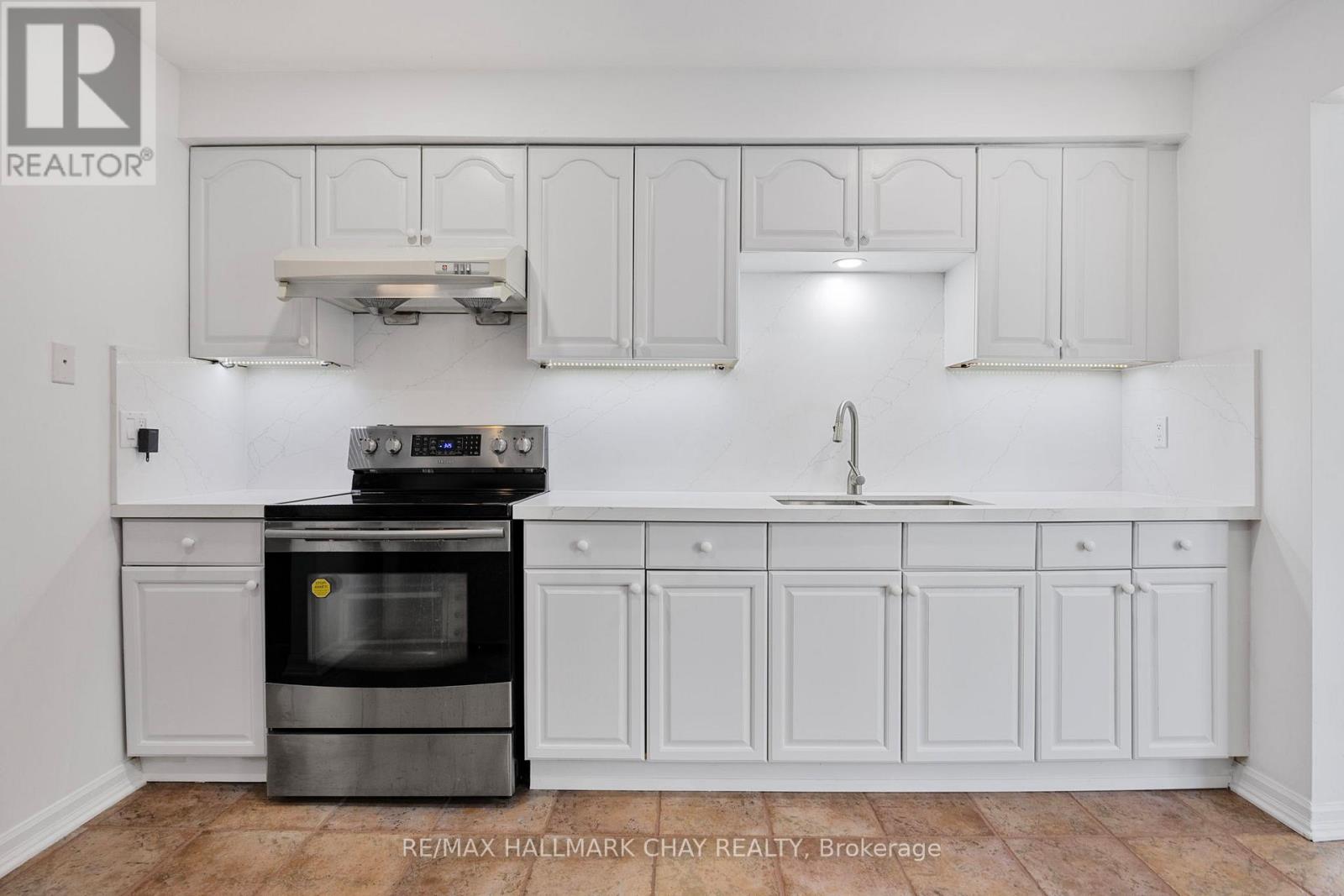 216 Colborne Street, Bradford West Gwillimbury, Ontario  L3Z 2R5 - Photo 7 - N12409003
