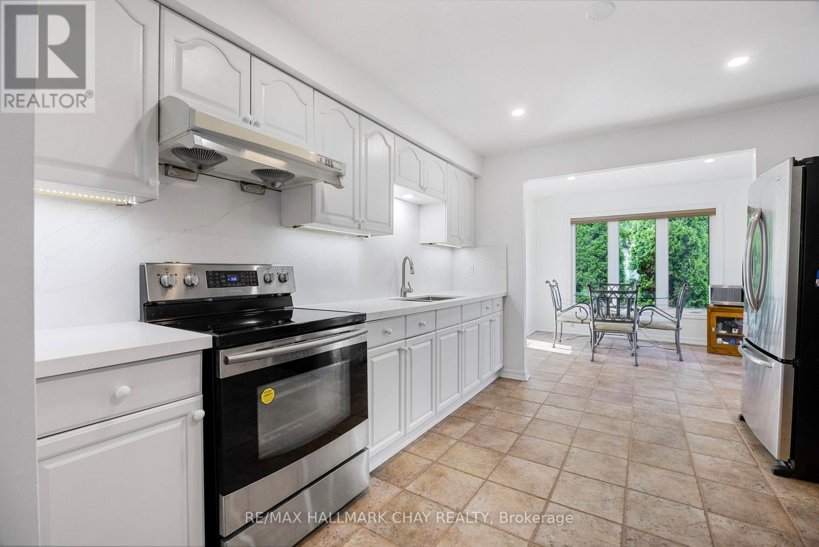 216 Colborne Street, Bradford West Gwillimbury, Ontario  L3Z 2R5 - Photo 8 - N12409003