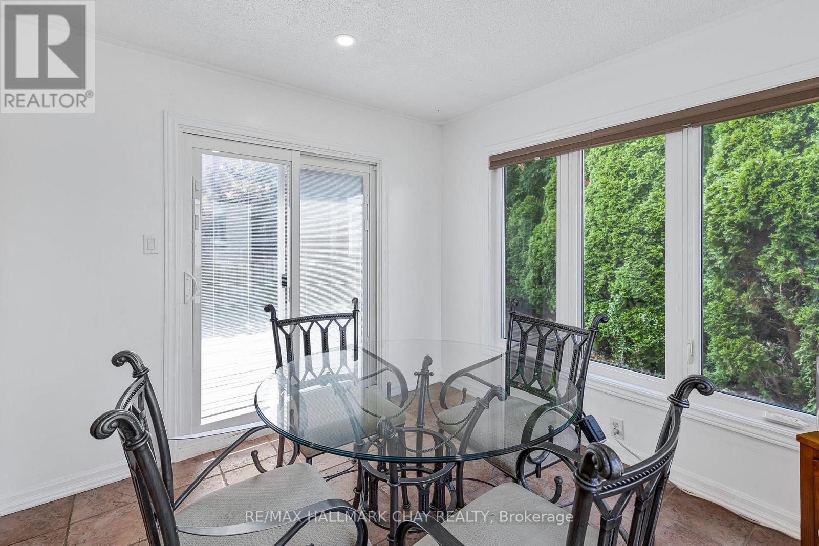 216 Colborne Street, Bradford West Gwillimbury, Ontario  L3Z 2R5 - Photo 9 - N12409003