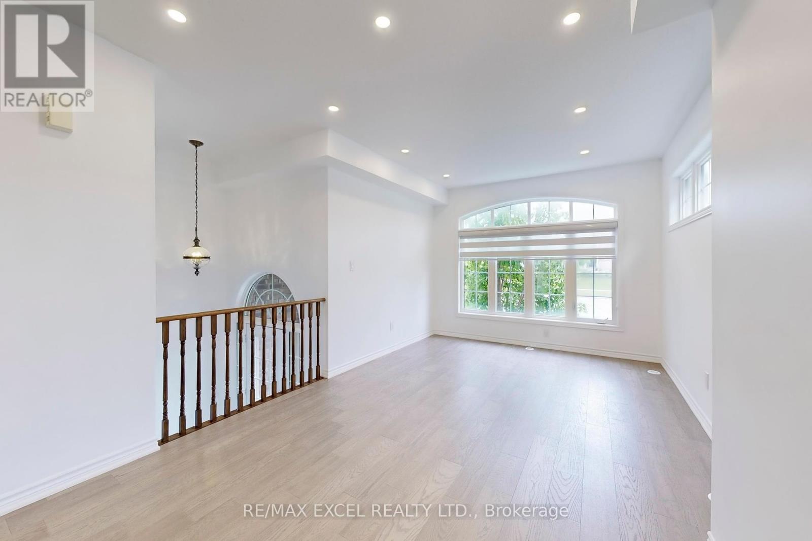 283 Dundas Way, Markham, Ontario  L6E 0S8 - Photo 4 - N12409027